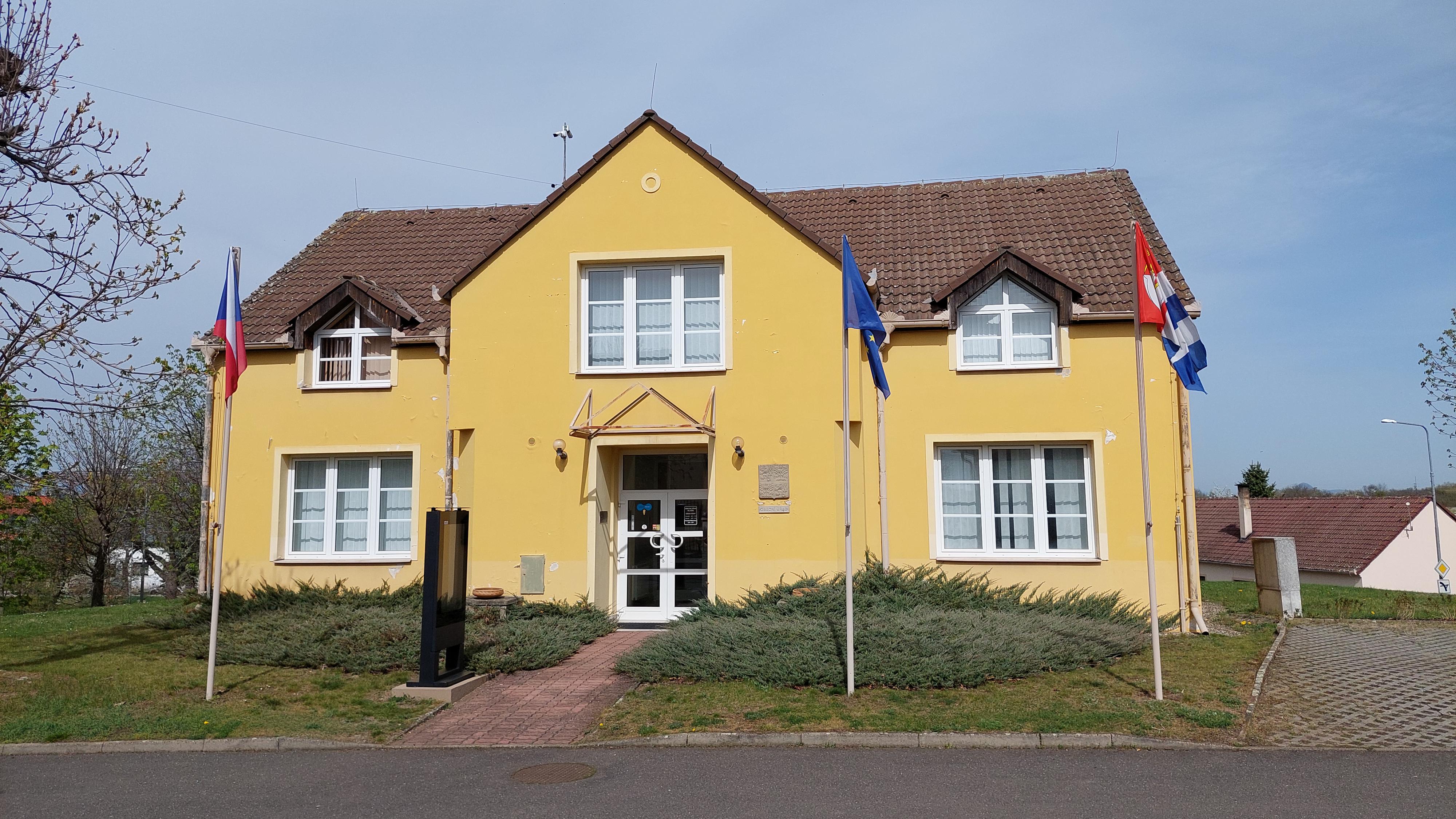 Blažim - obecní úřad foto 3