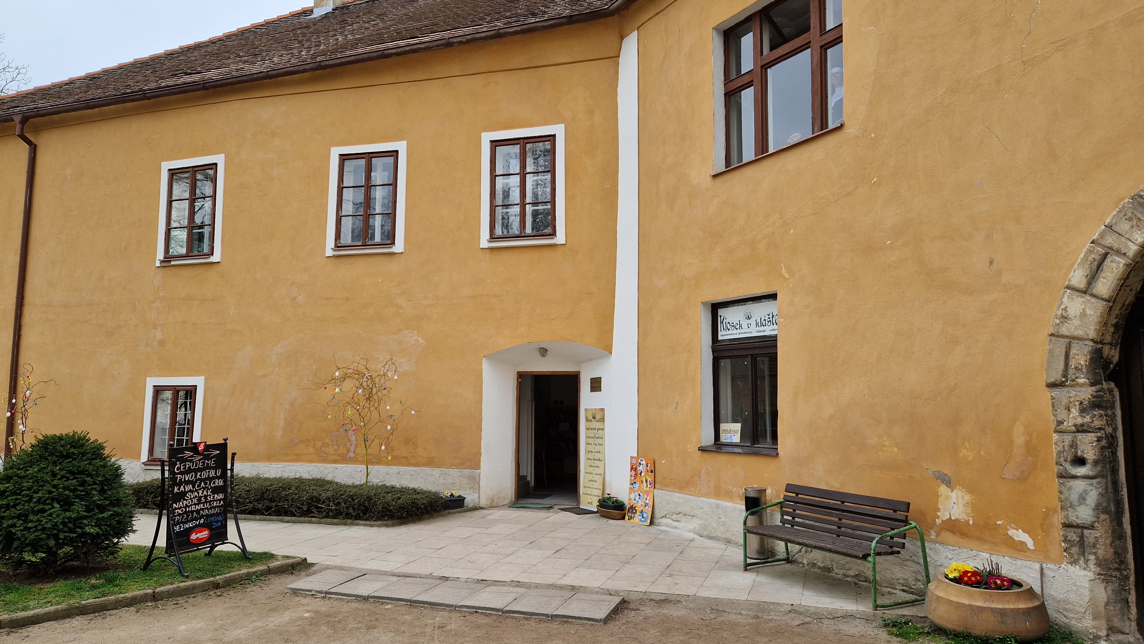 Kiosek v kláštěře foto 2