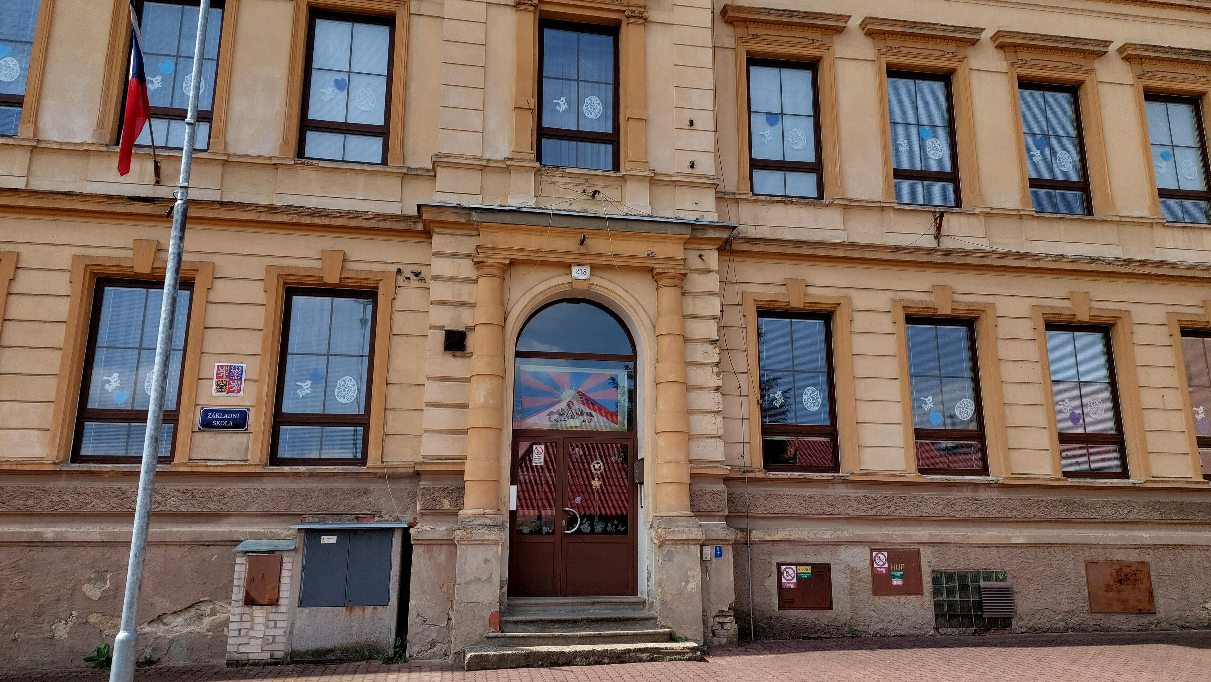 Základní škola Hrob, okres Teplice foto 1