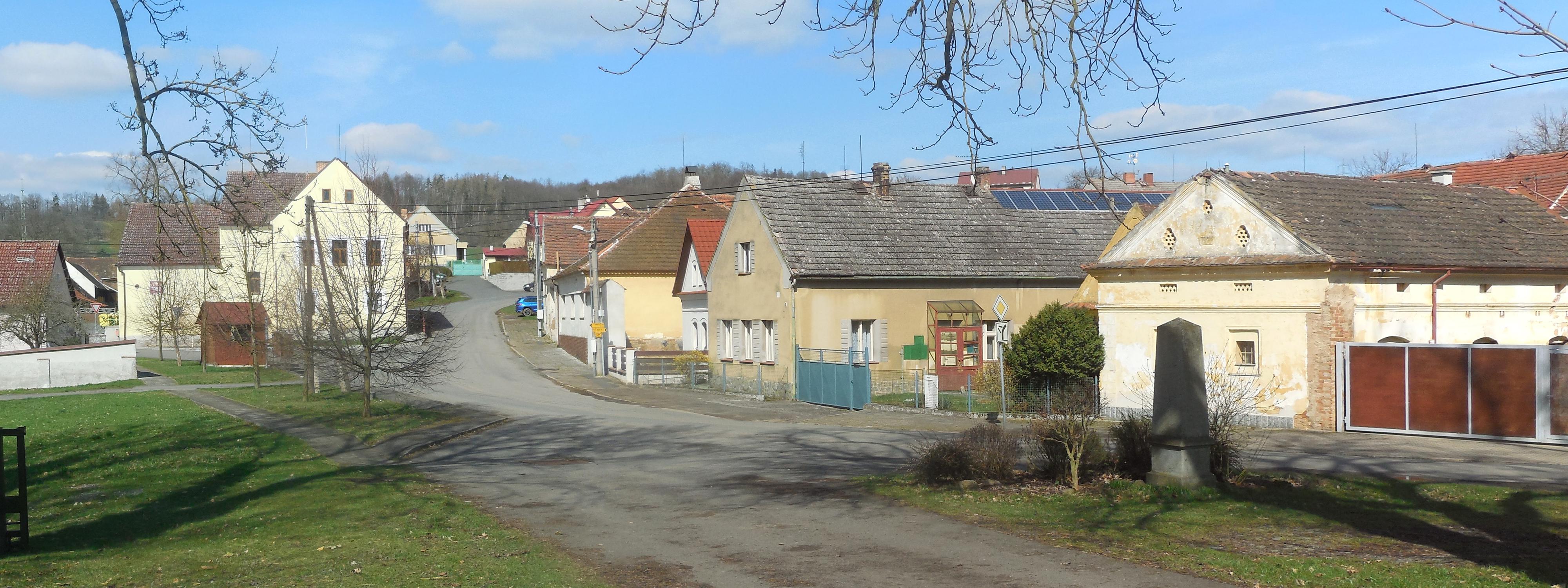 Ptenín - obecní úřad foto 3