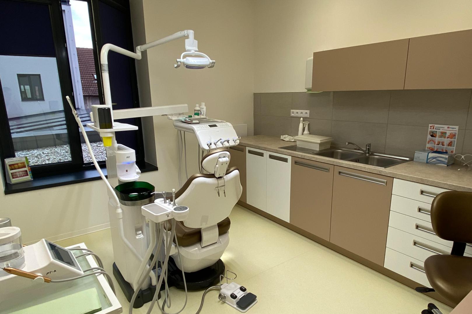 MDDr. Petr Čáp - zubní ordinace, Veronika Brédová DiS - dentální hygiena