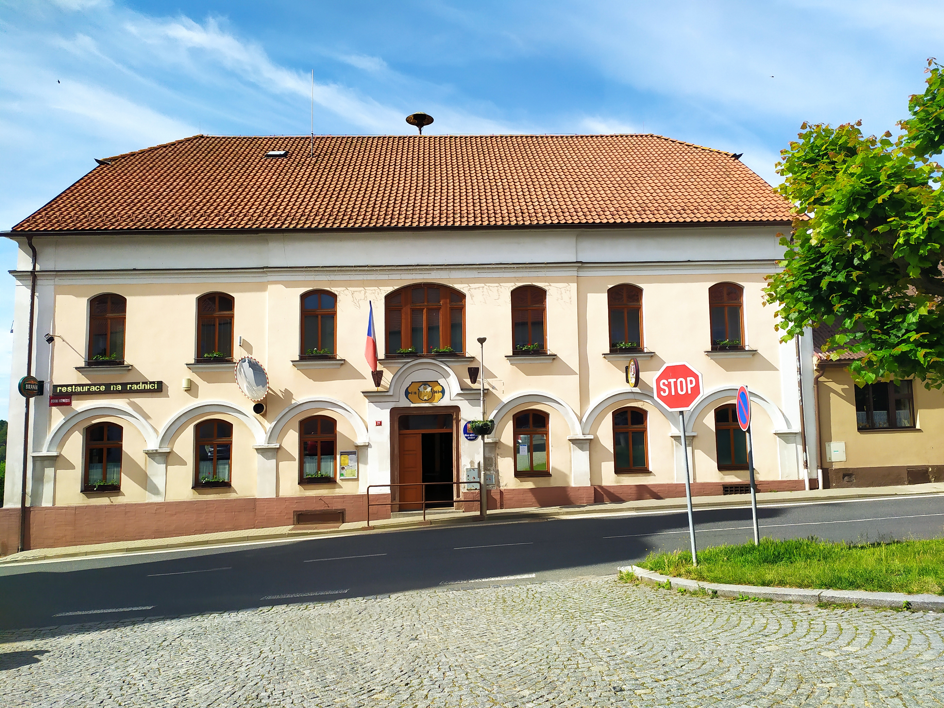 Divišov - úřad městyse foto 2