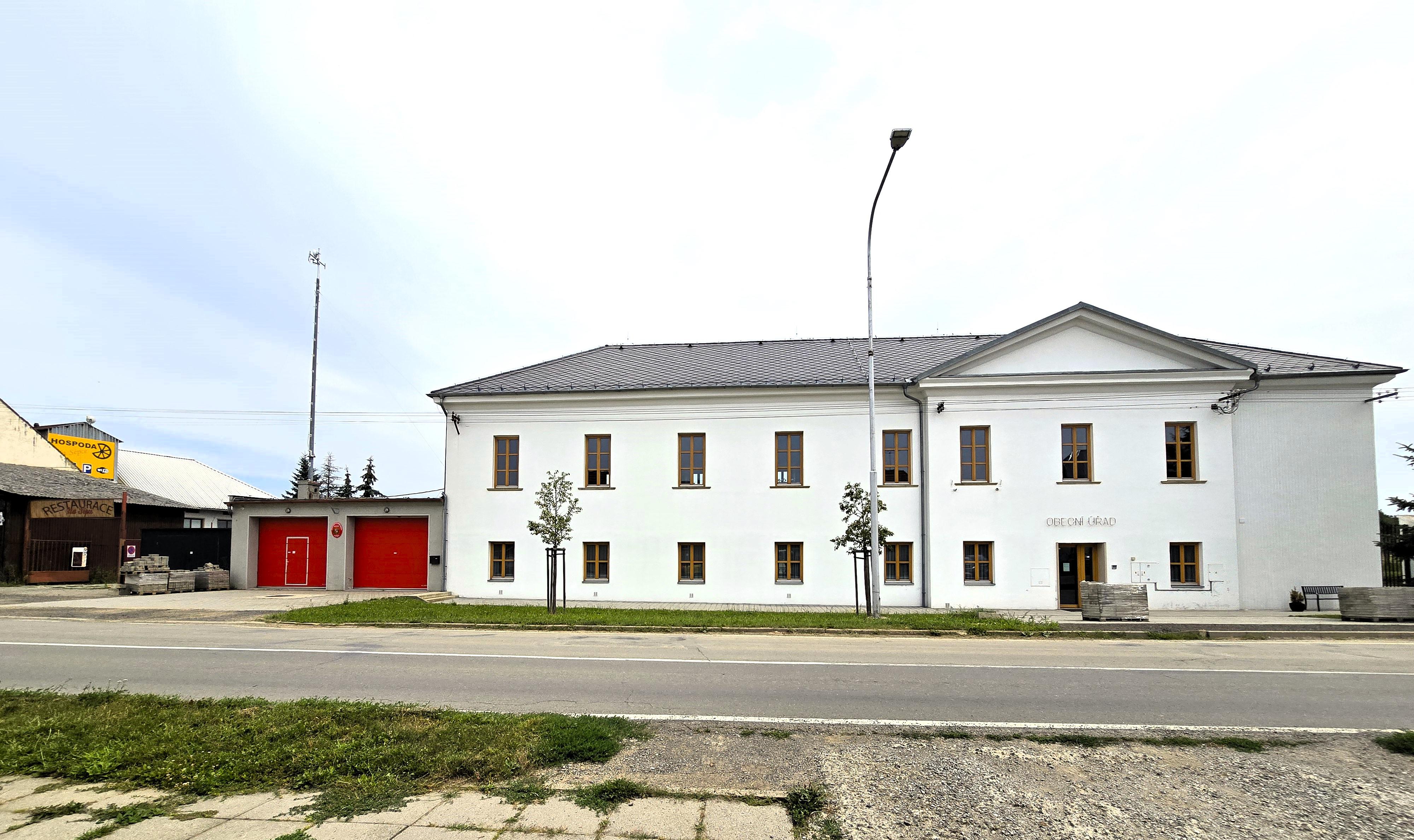 Hluchov - obecní úřad foto 4