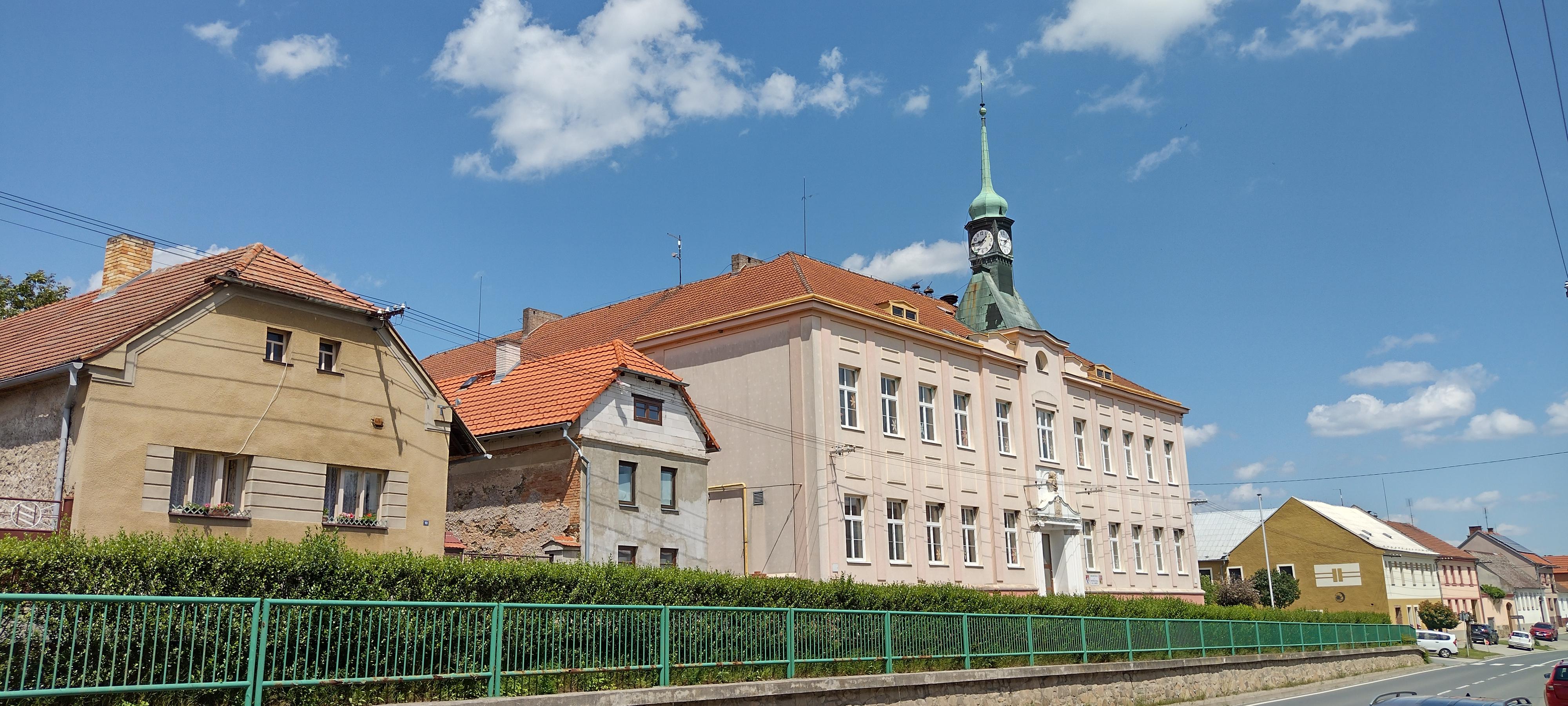 ZŠ a MŠ dr. Eduarda Beneše, Kožlany foto 2