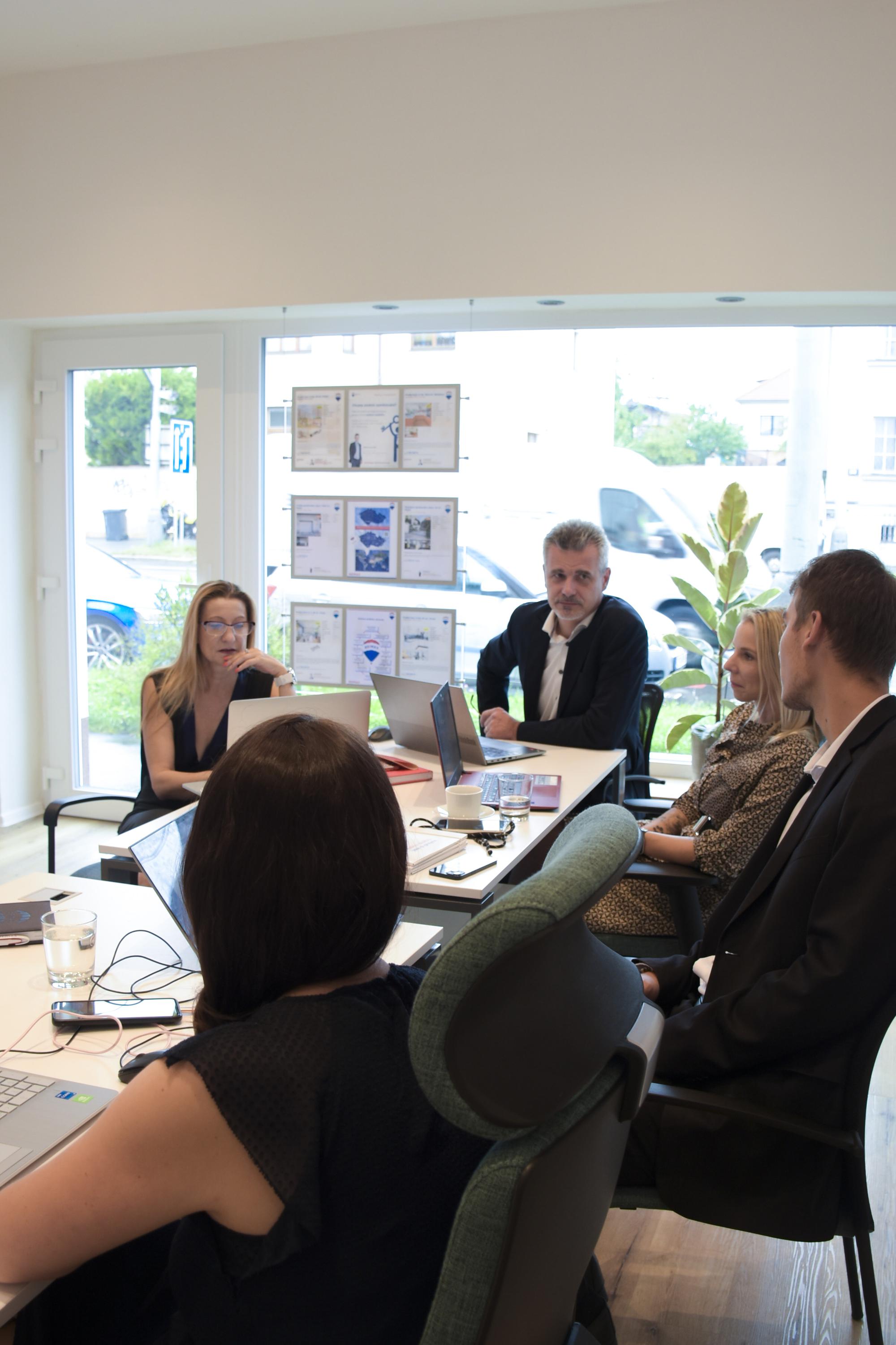 Ing. Miroslav Hošek  - realitní makléř foto 3