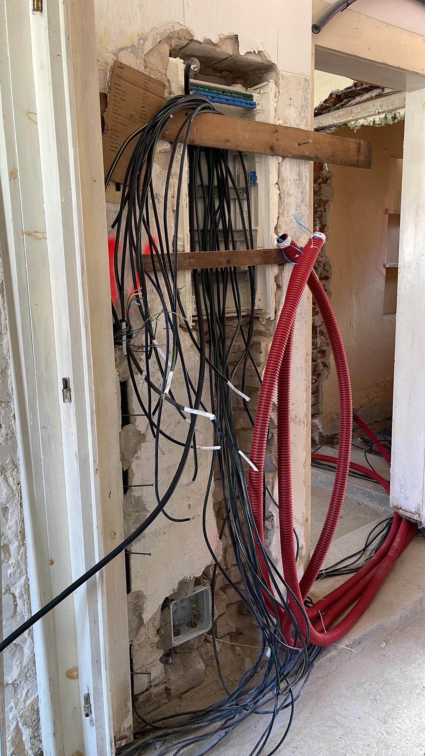 Elektrikář Tomáš Válek foto 2