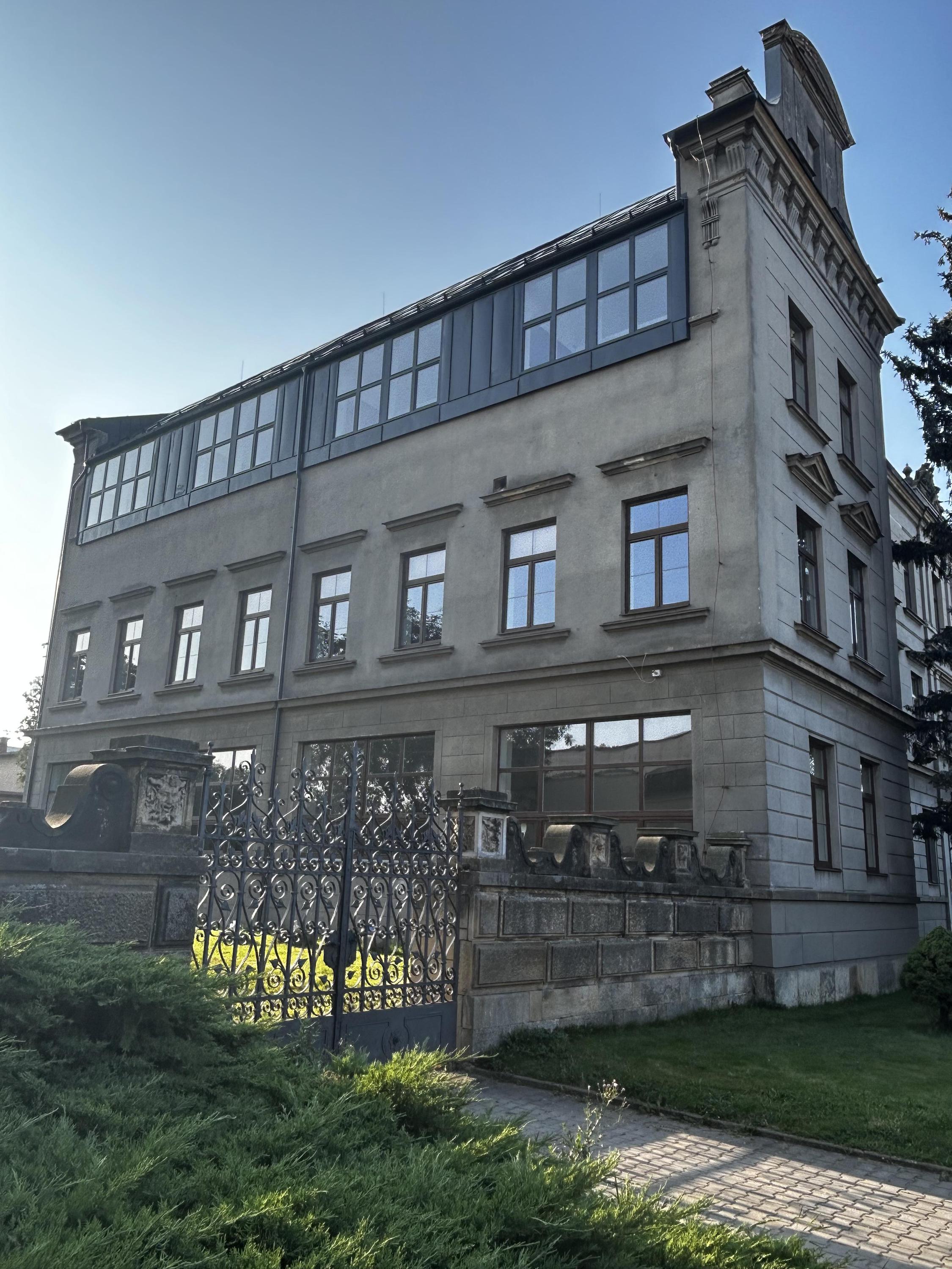 Střední uměleckoprůmyslová škola sochařská a kamenická, Hořice, příspěvková organizace foto 2