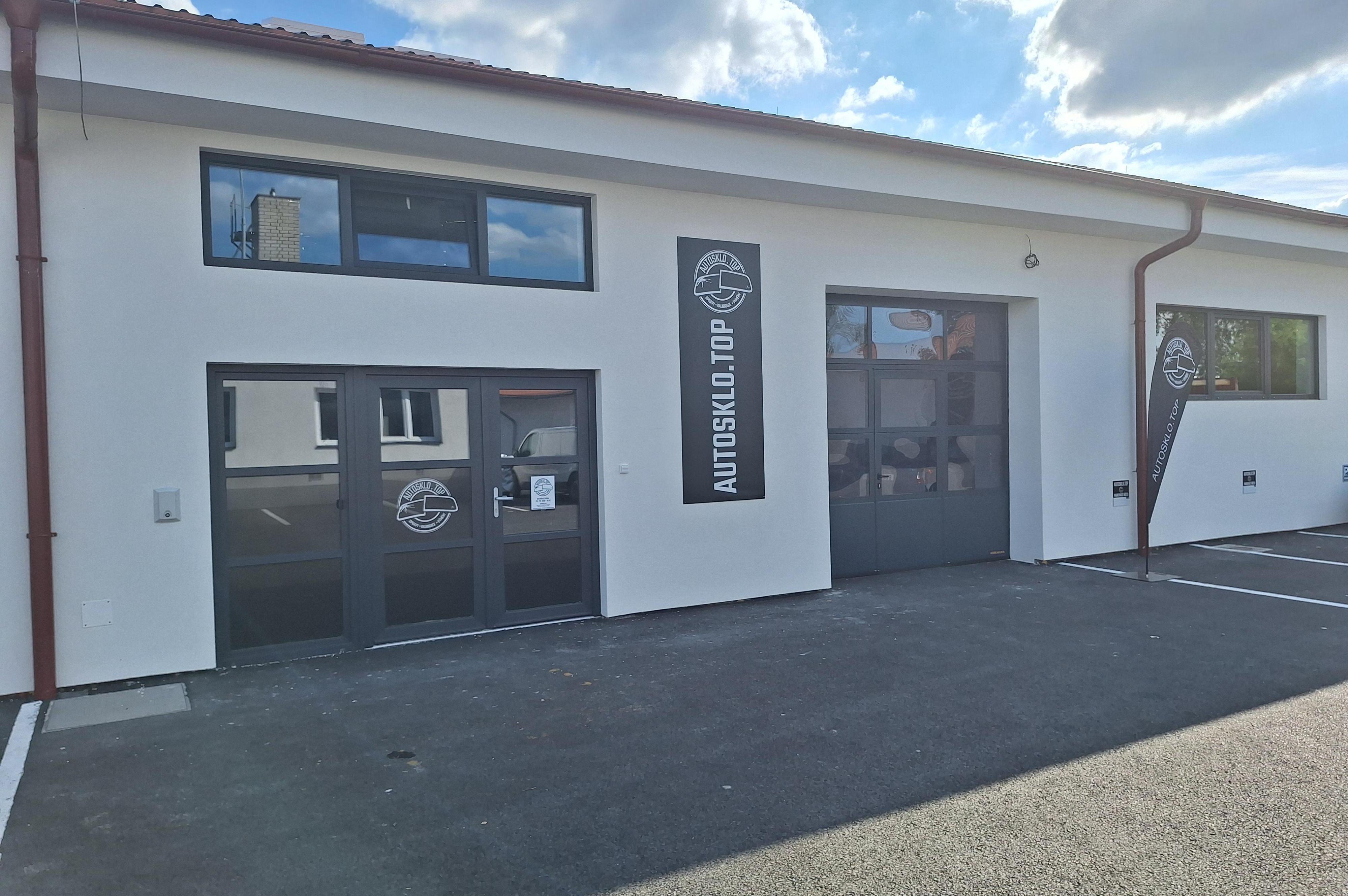 TOP autosklo Horní Počernice