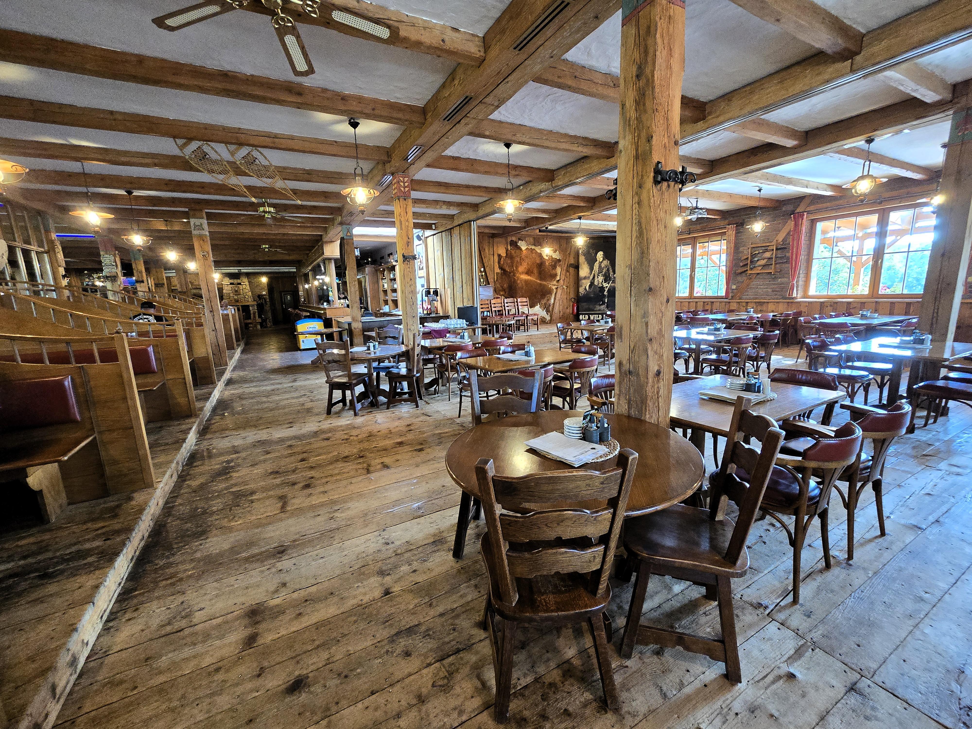 Restaurace Saloon foto 3