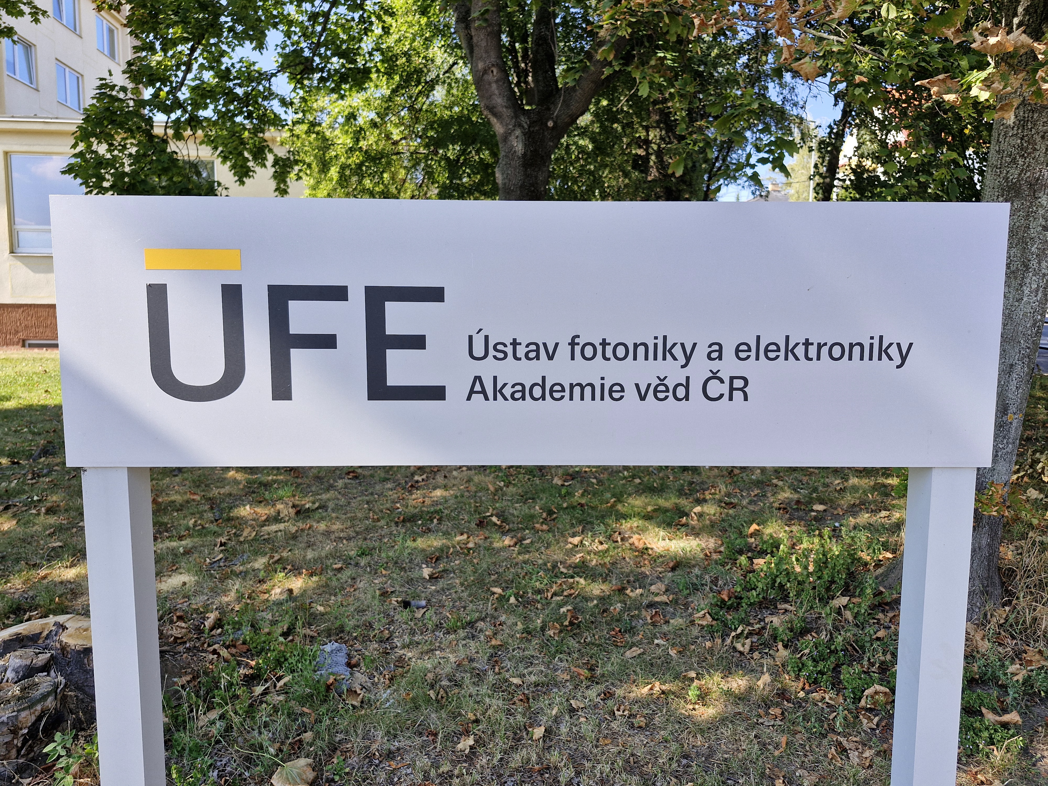 Knihovna Ústavu fotoniky a elektroniky AV ČR foto 2