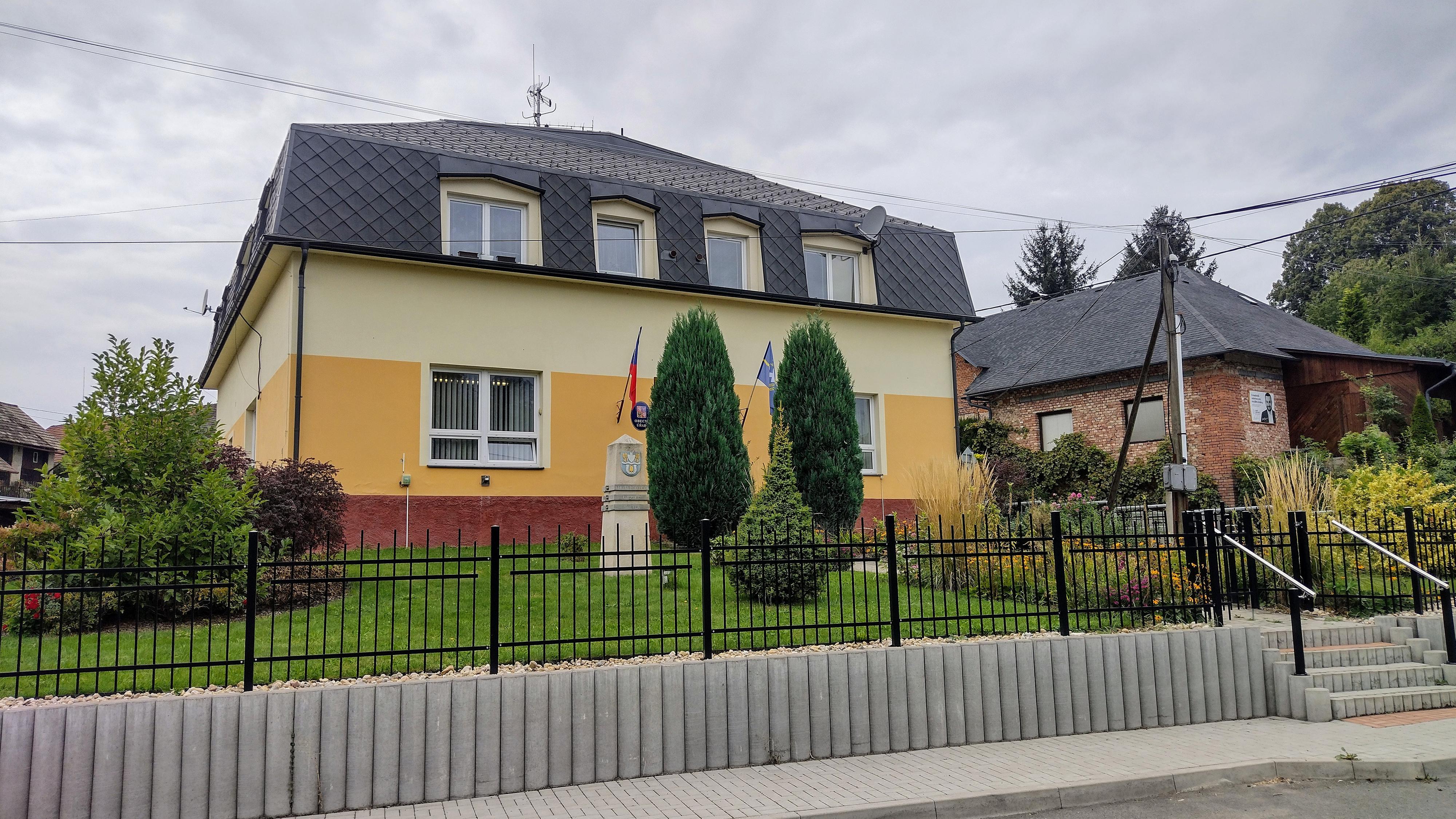 Lhota pod Hořičkami - obecní úřad