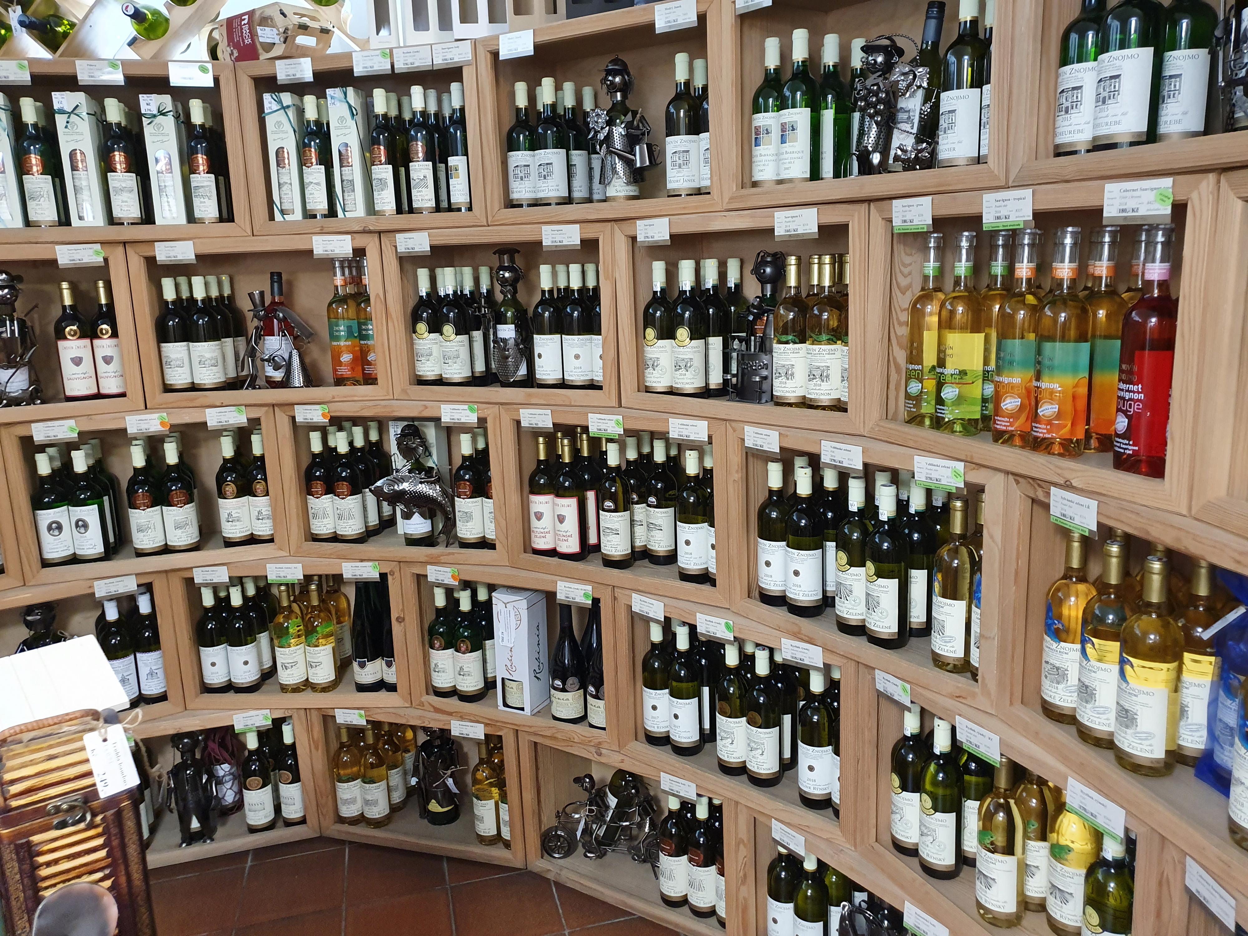 ZNOVÍN Znojmo, a.s. - Prodejna lahvových vín foto 2