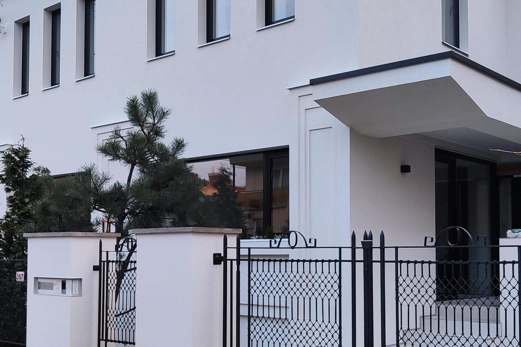 IceStudio - Petr Uhlíř