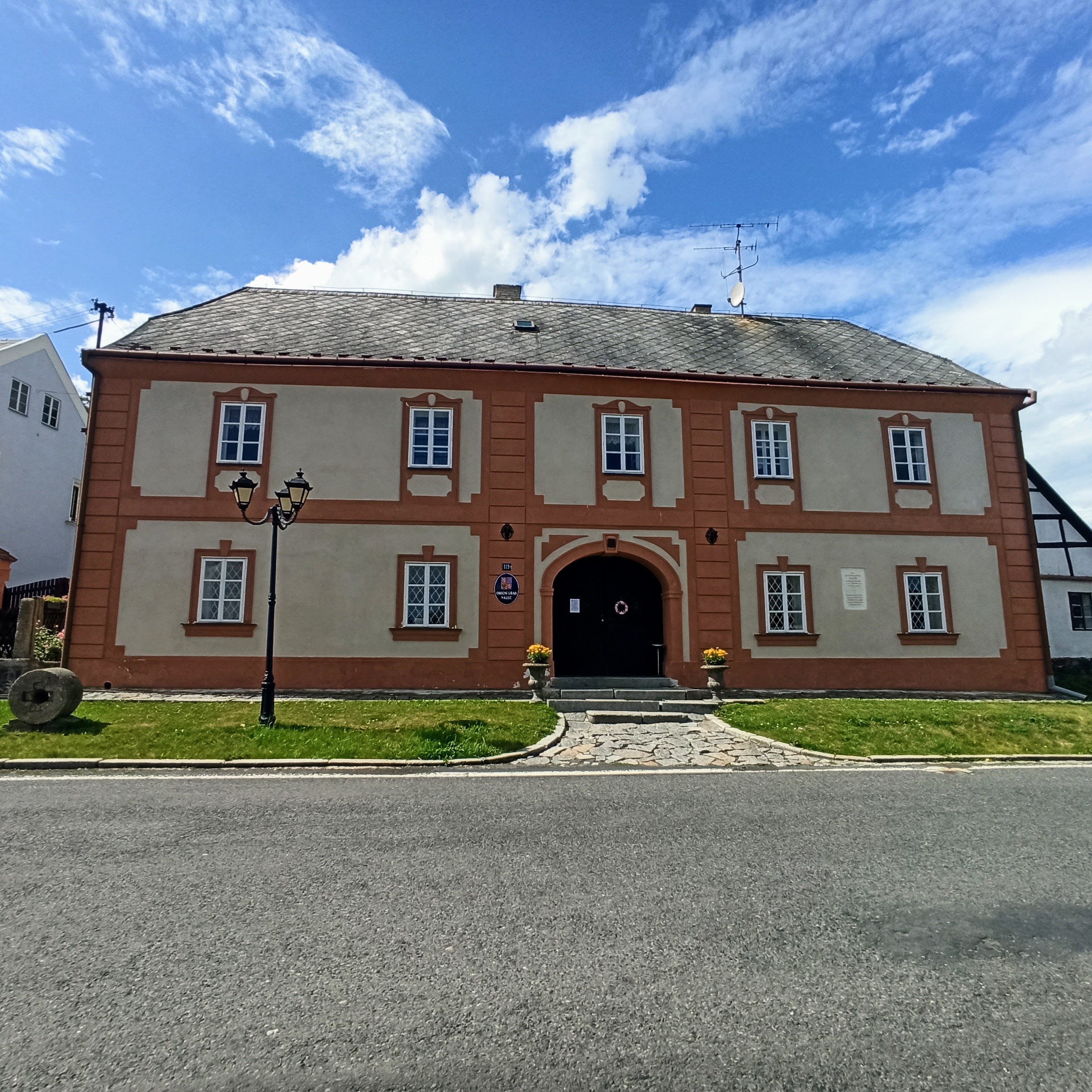 Valeč - obecní úřad foto 3
