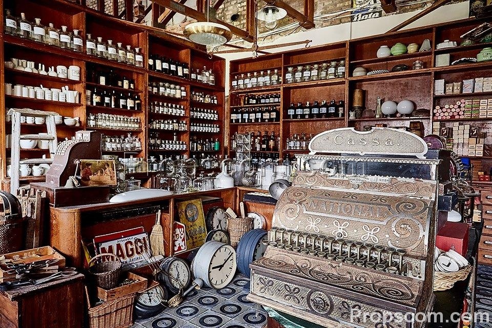 Propscom - půjčovna filmových rekvizit foto 2