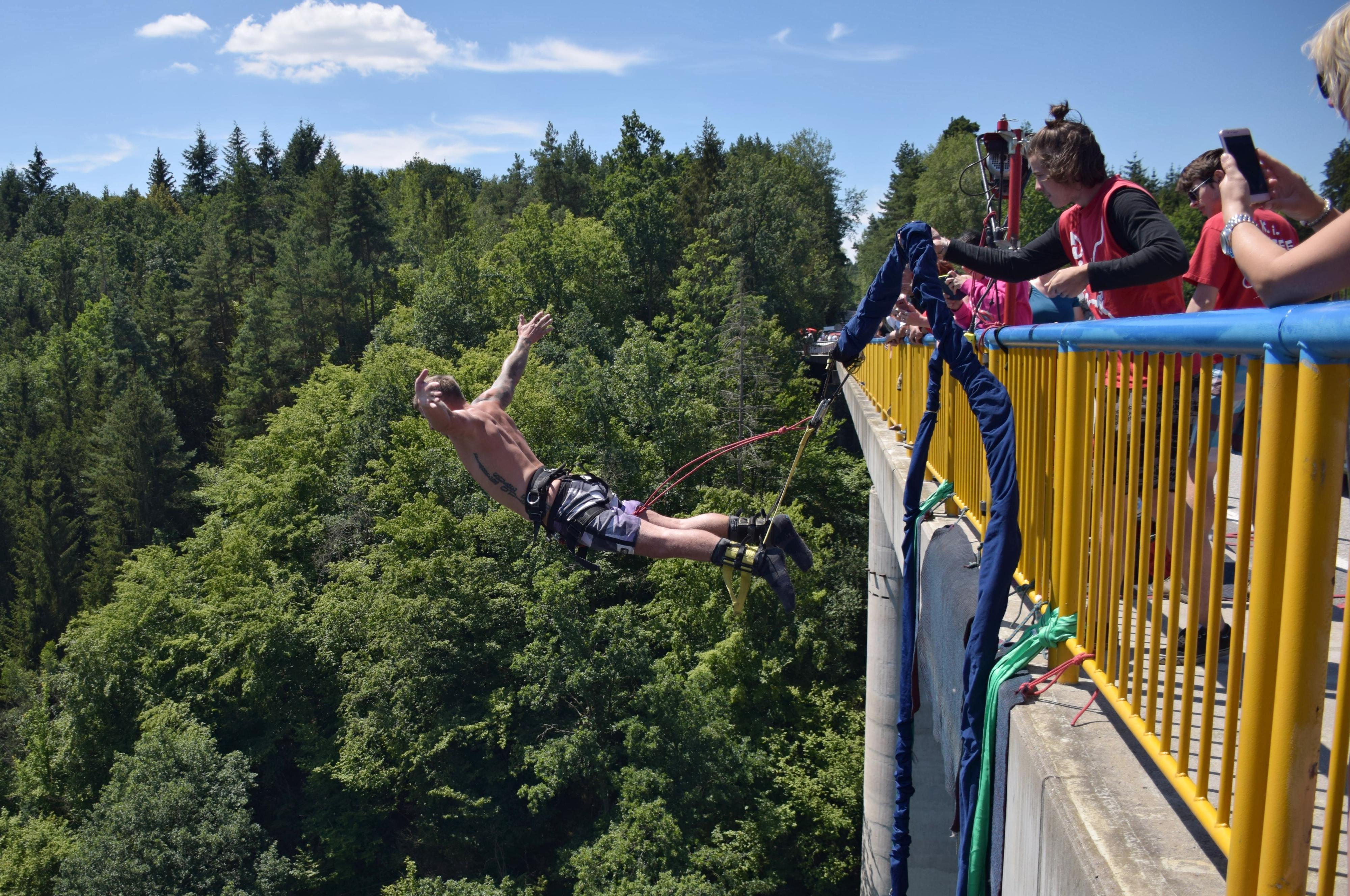 K. I. BUNGEE JUMP