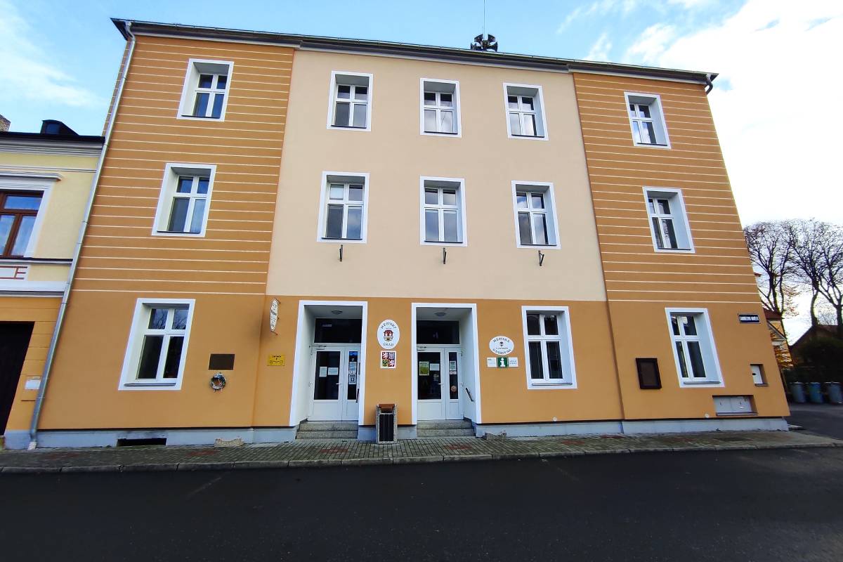 Chýnov - městský úřad foto 2
