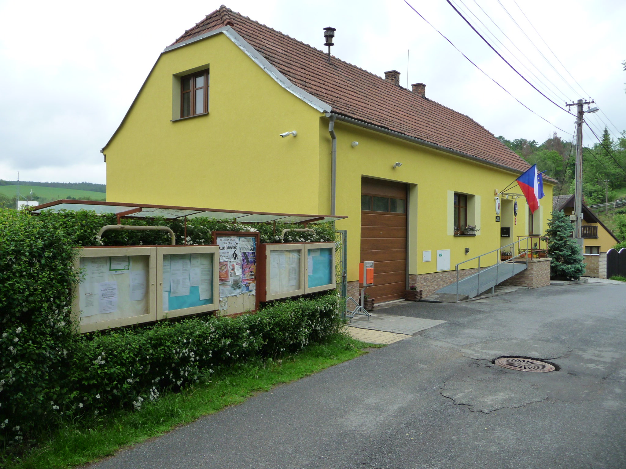 Skrchov - obecní úřad foto 2