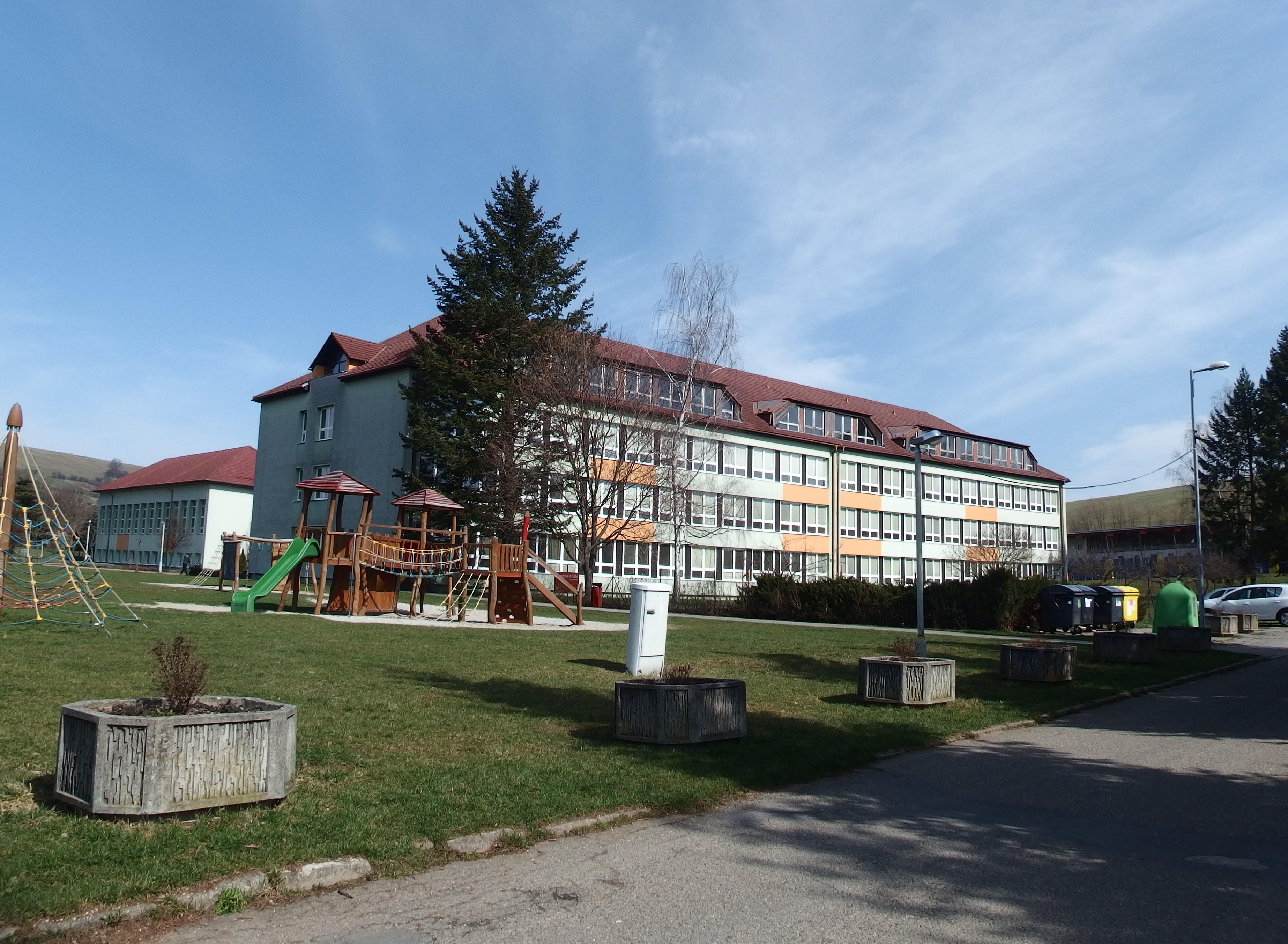 Základní škola a Základní umělecká škola Strání