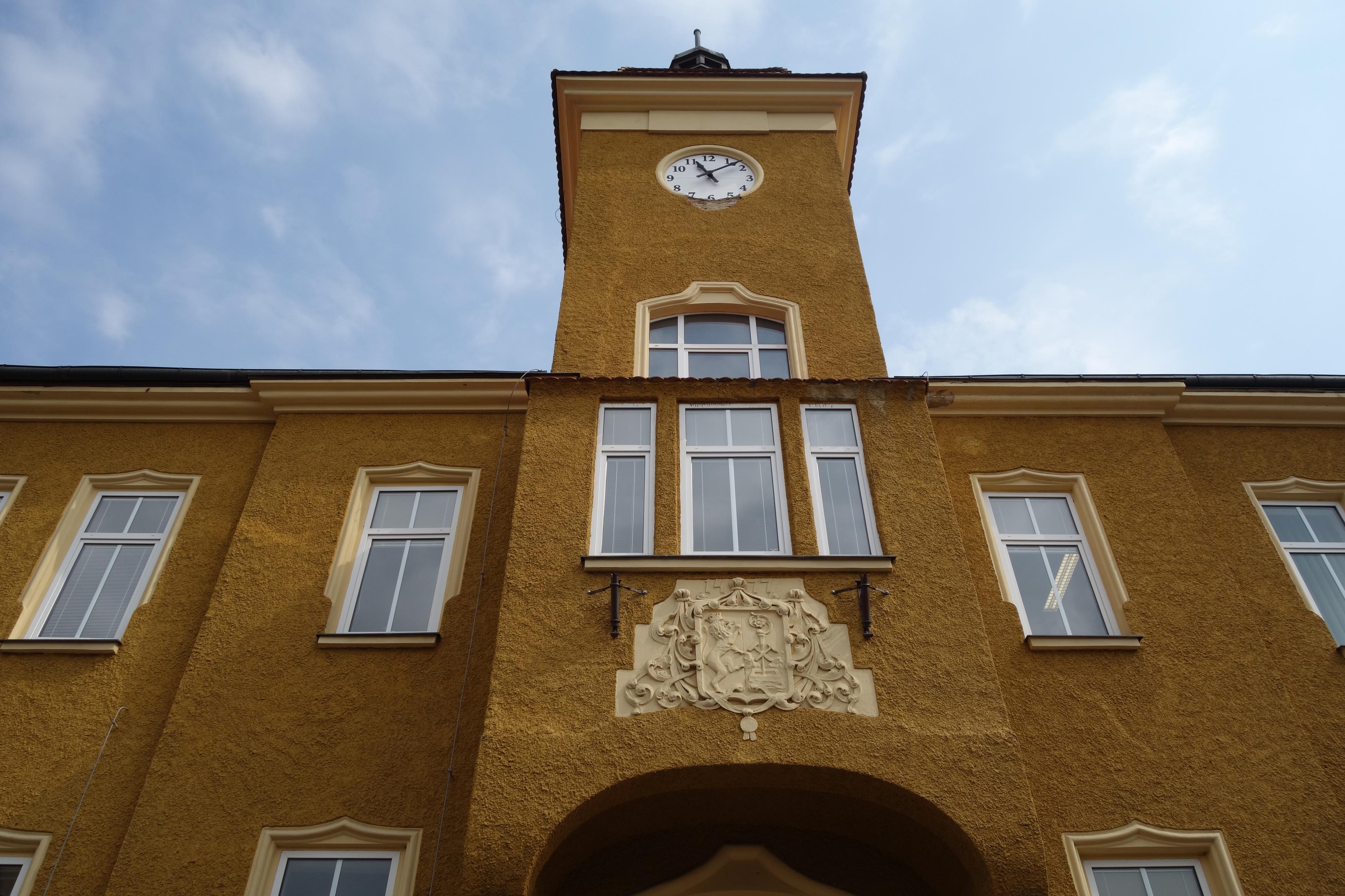 Hrob - městský úřad foto 2