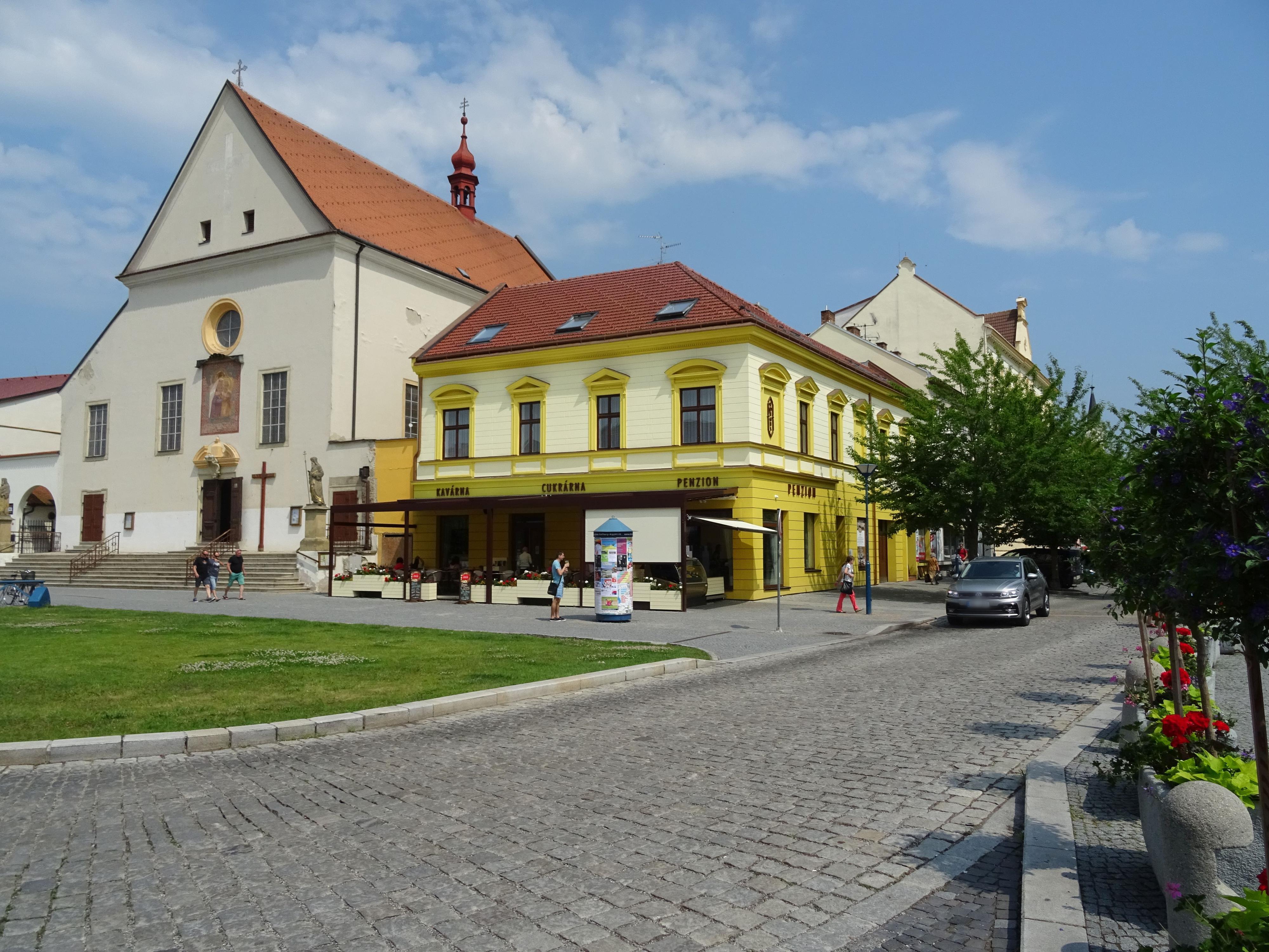 Longus - kavárna a cukrárna