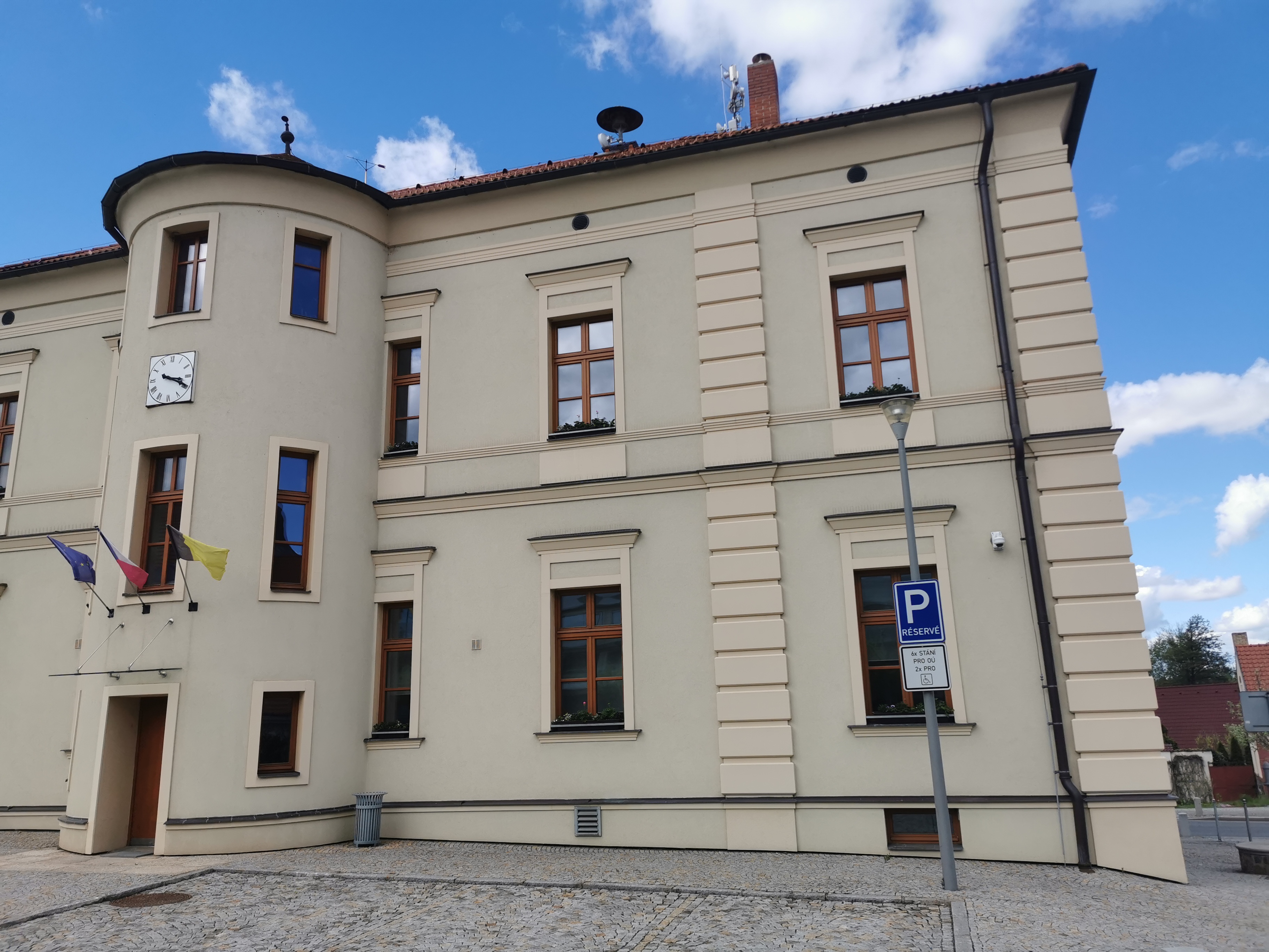 Dolní Břežany - obecní úřad foto 5