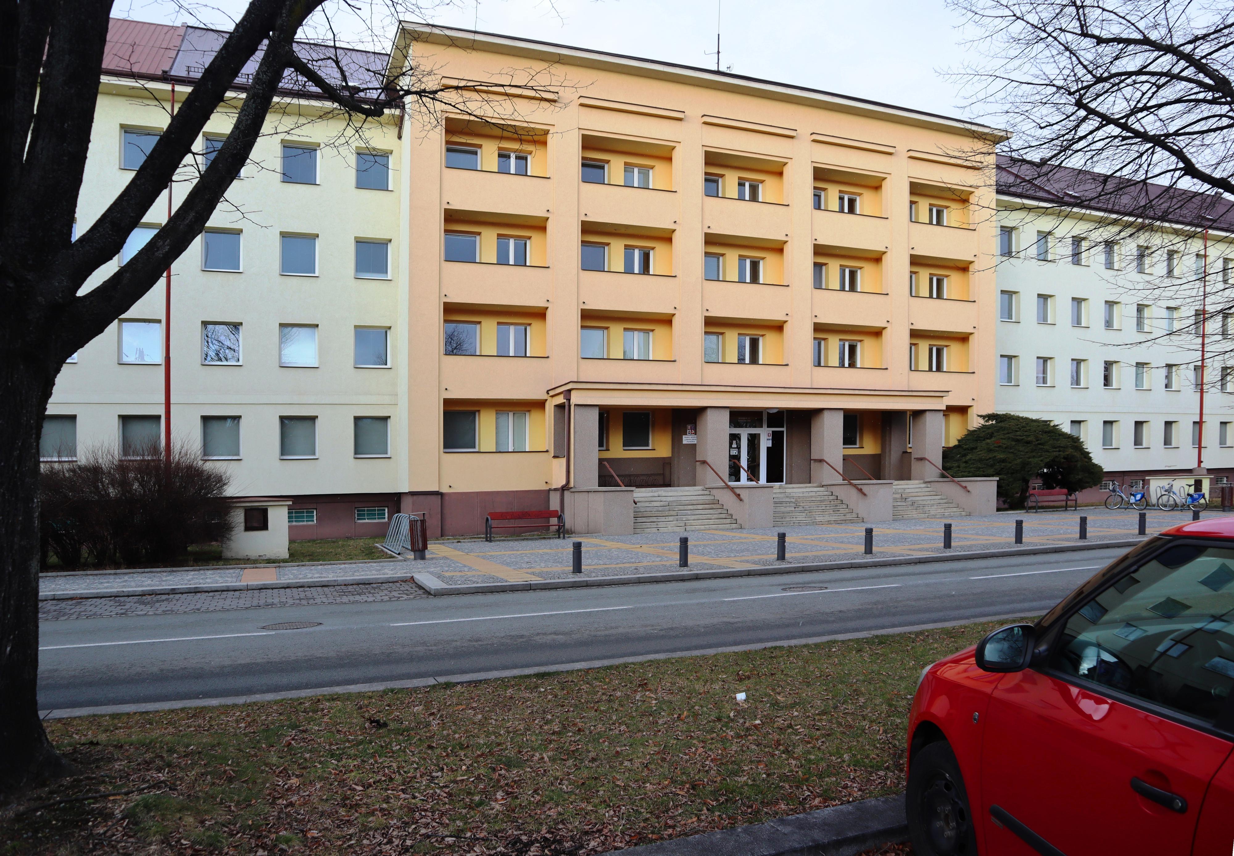 Domov mládeže a školní jídelna Pardubice foto 2