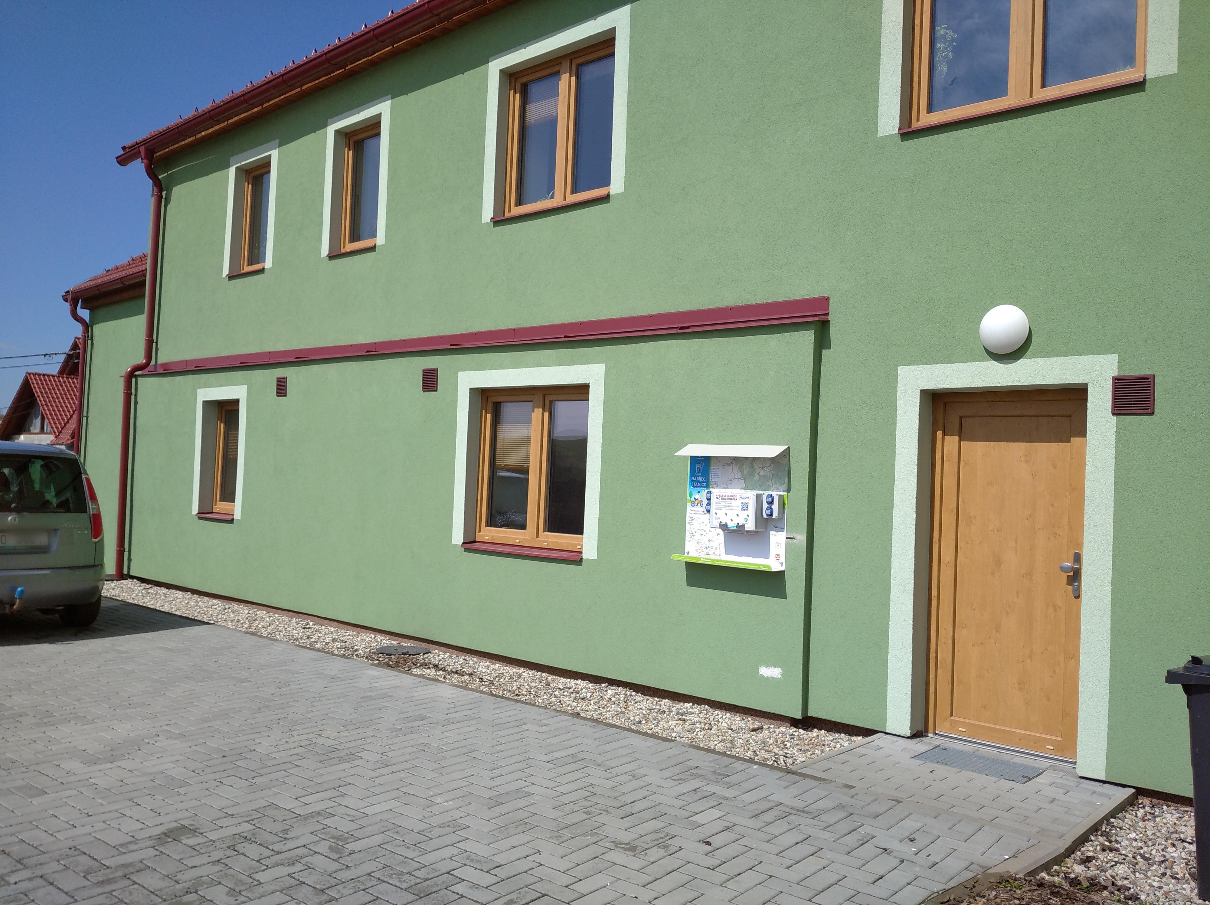 Nabíjecí stanice Obecní úřad Huzová foto 5