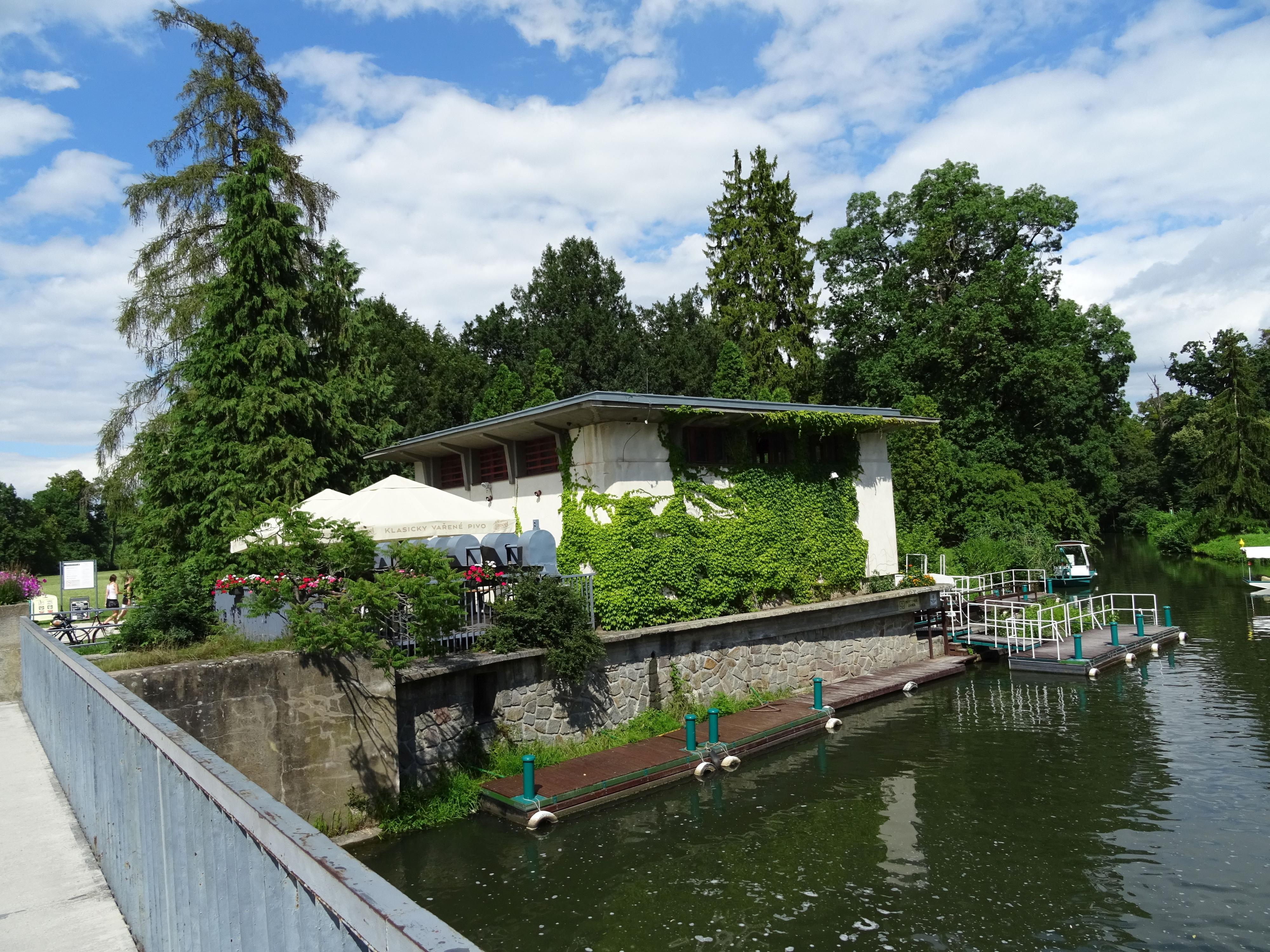 Občerstvení přístaviště Zámek foto 2