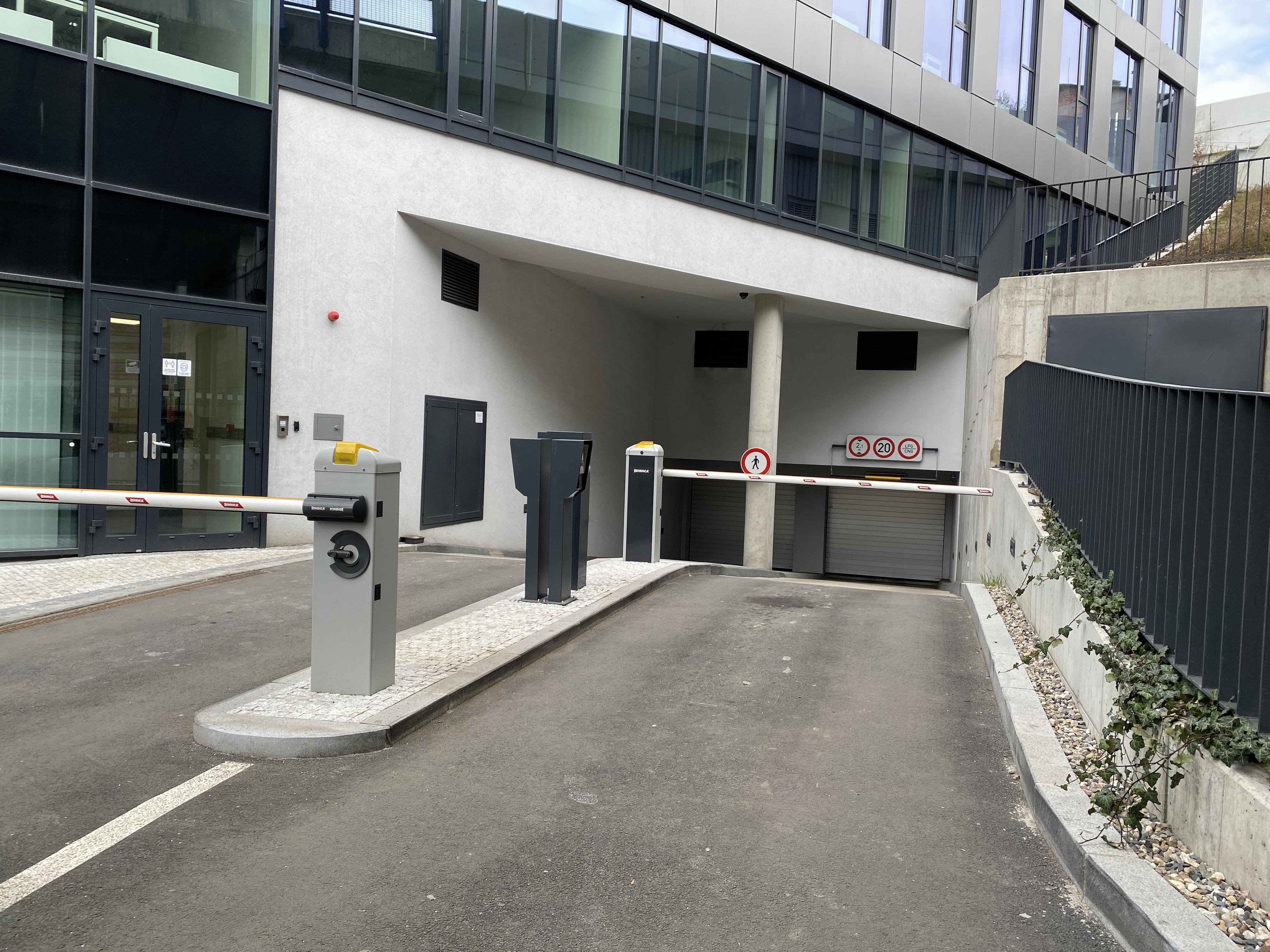 MR.PARKIT - Parking SmichOFF Plzeňská foto 6