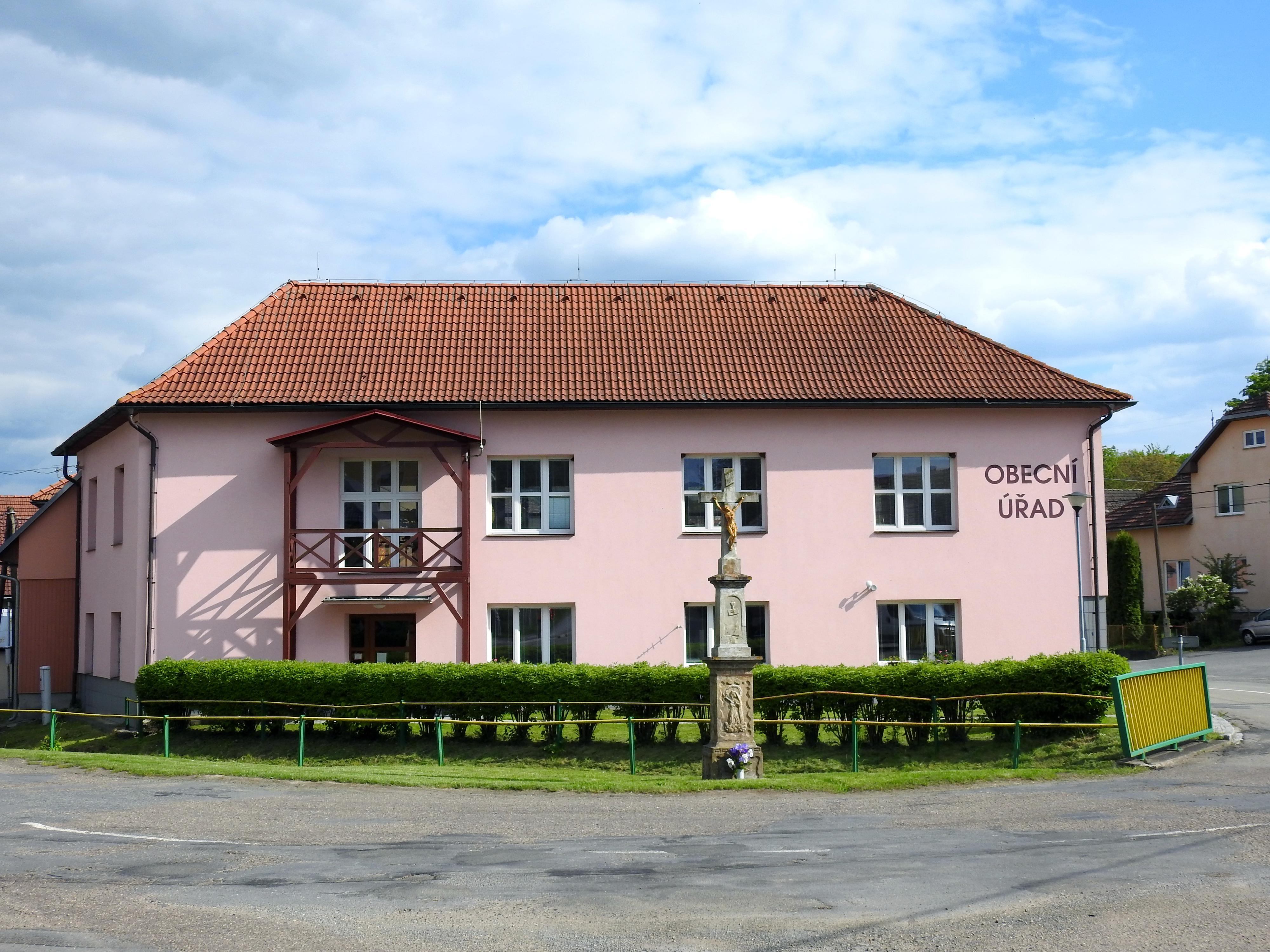 Lipová - obecní úřad foto 2