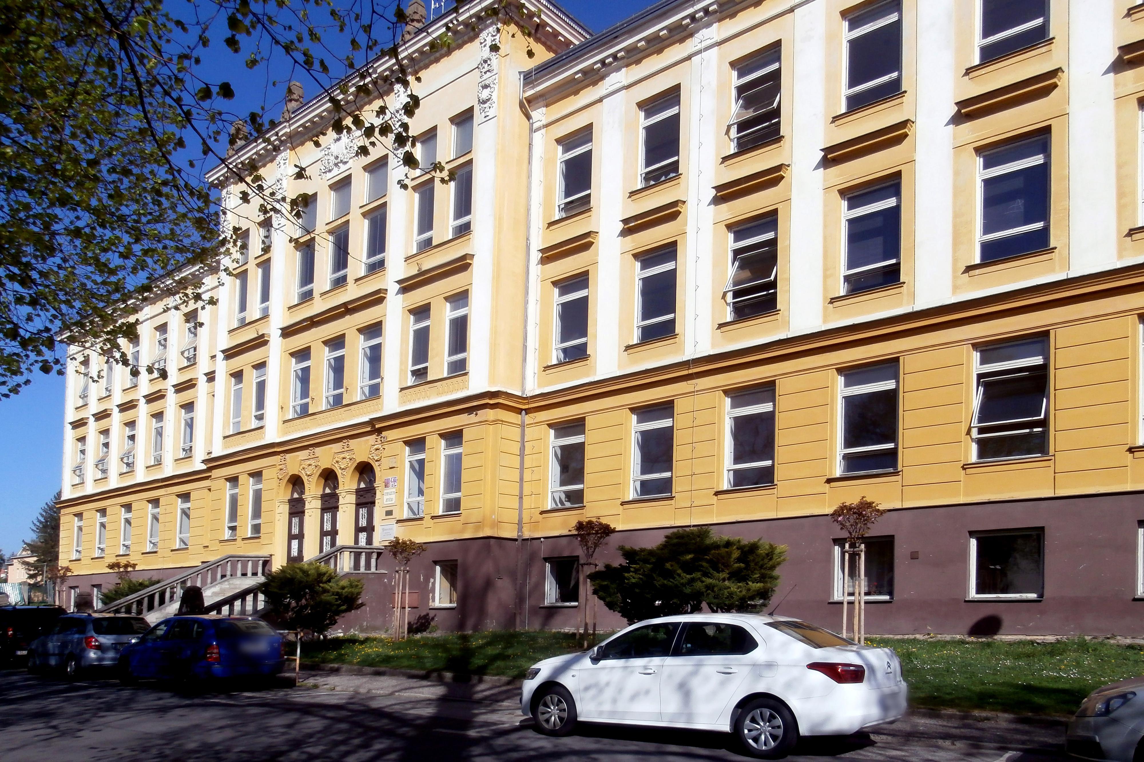 Gymnázium Jevíčko foto 3
