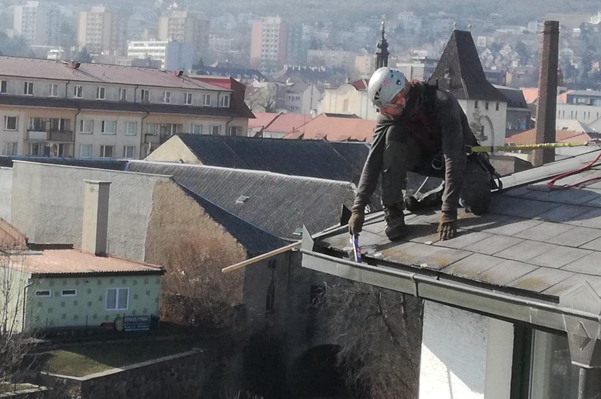 Revize a čištění okapů, střech, fasád