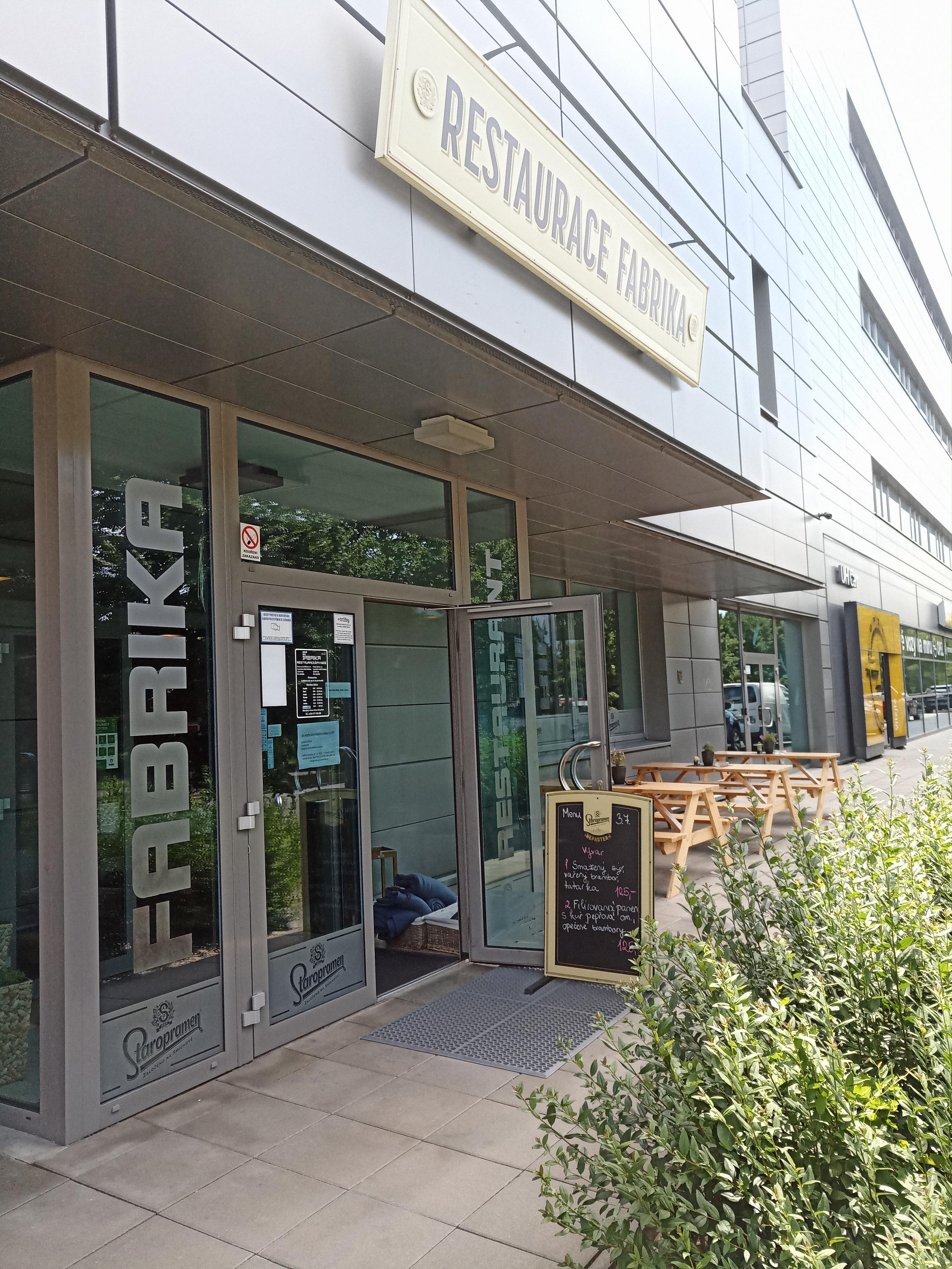 Restaurace a pivnice Fabrika foto 2
