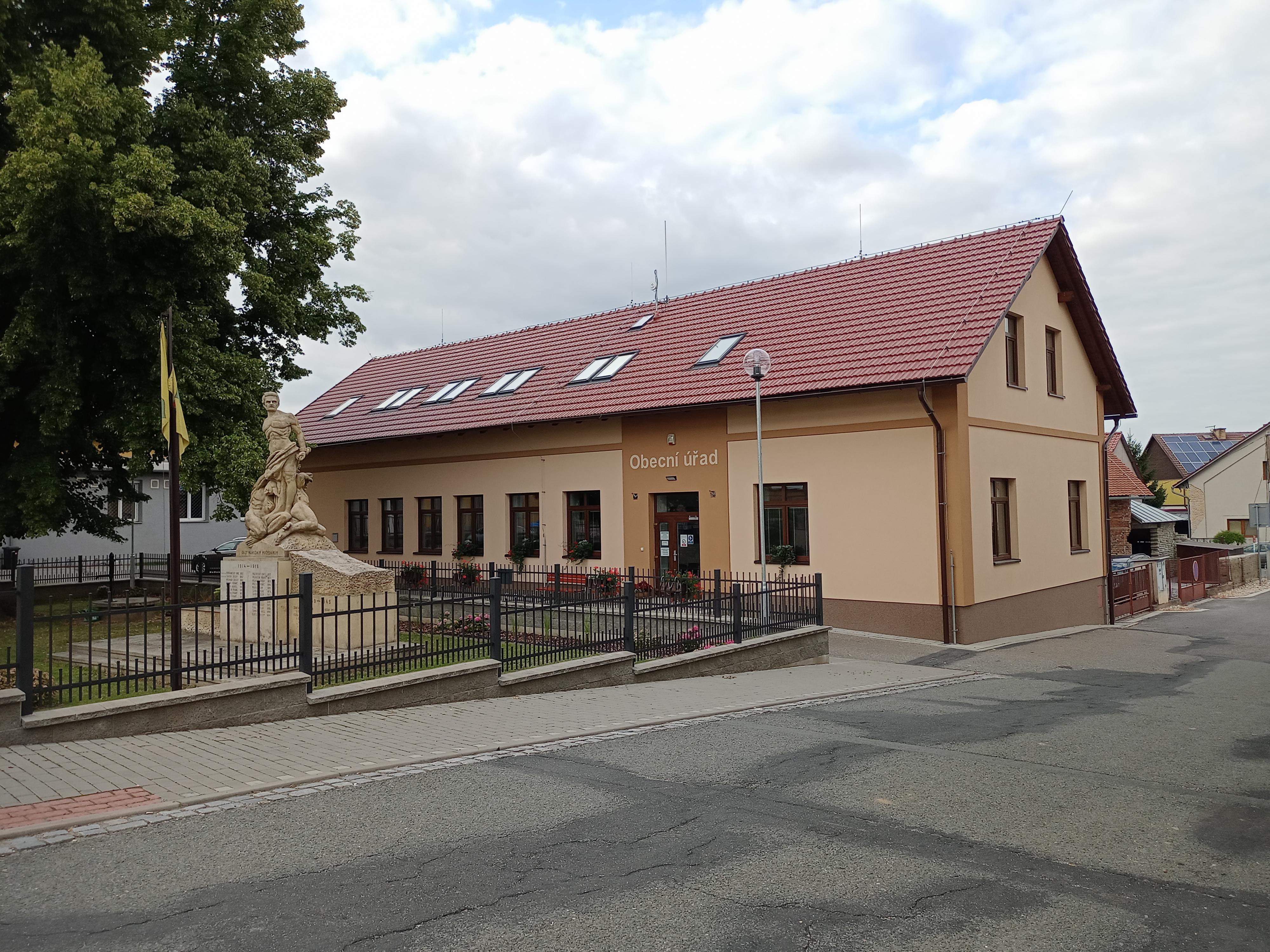 Stěžery - obecní úřad foto 2