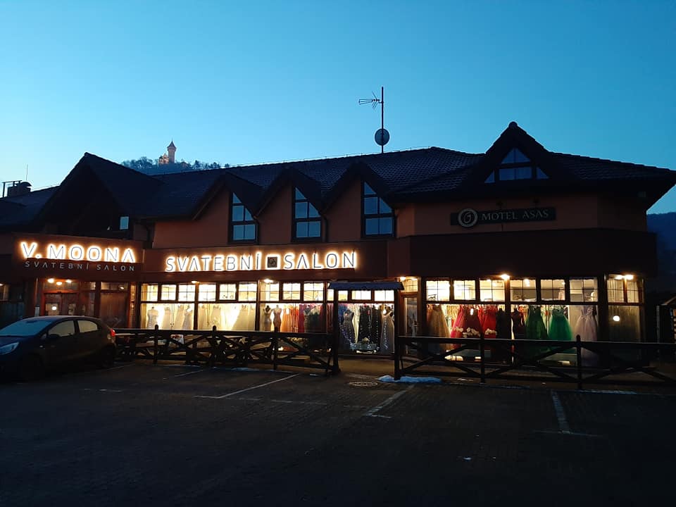 Svatební salón a společenská agentura STUDIO V.MOONA Most foto 3