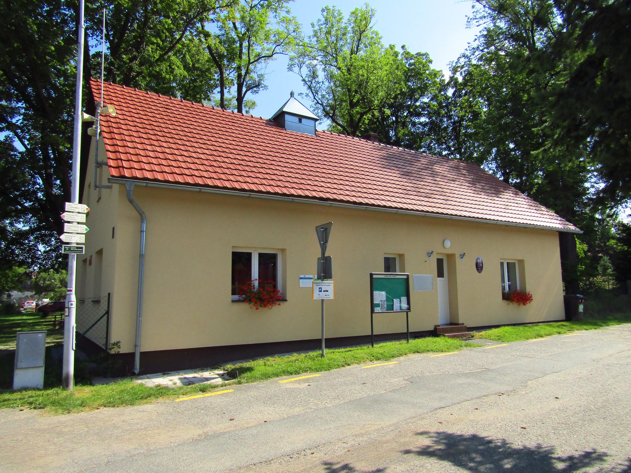 Bor u Skutče - obecní úřad foto 3