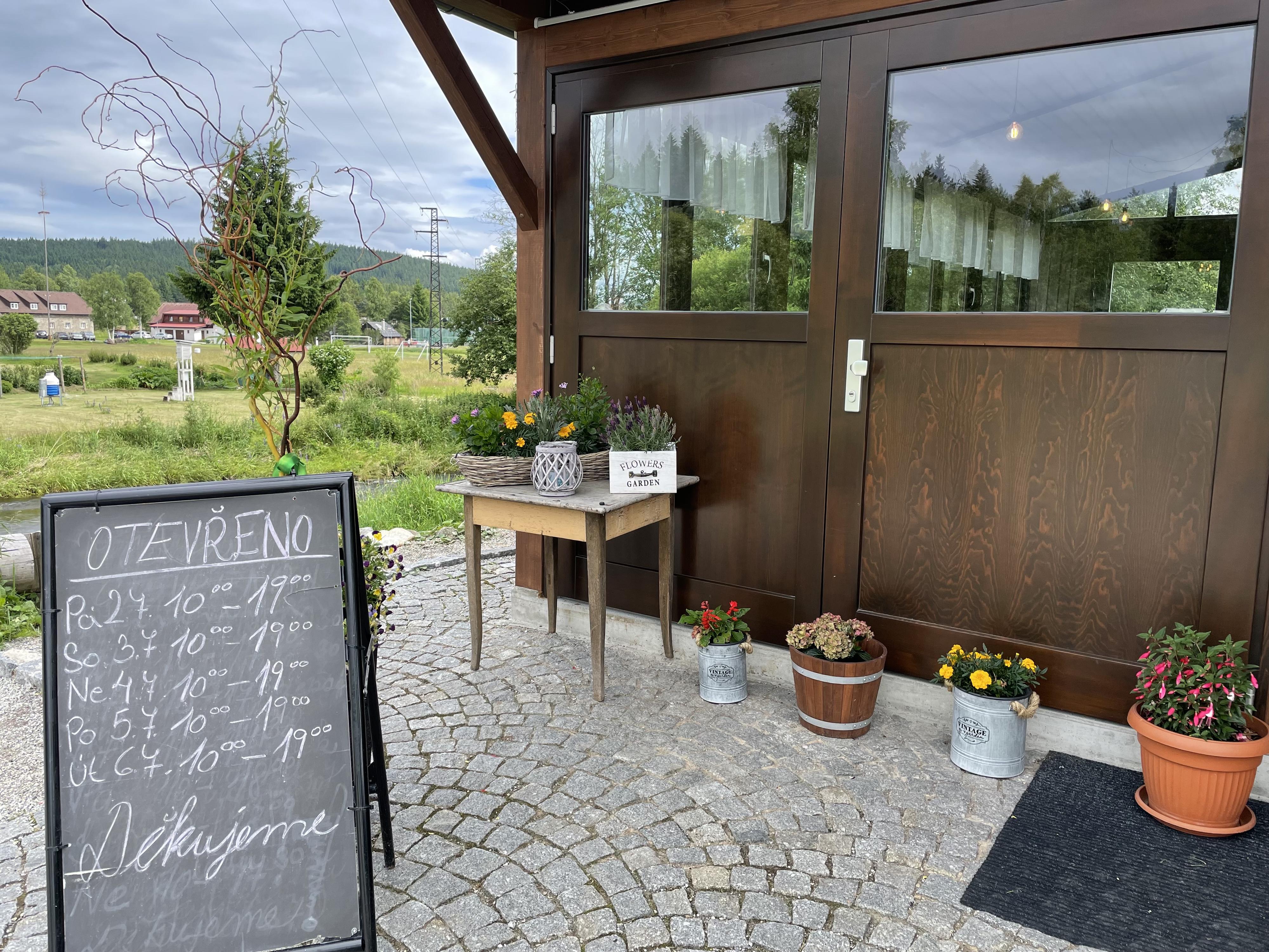 Cafe & Snack Madam Čokoláda foto 2