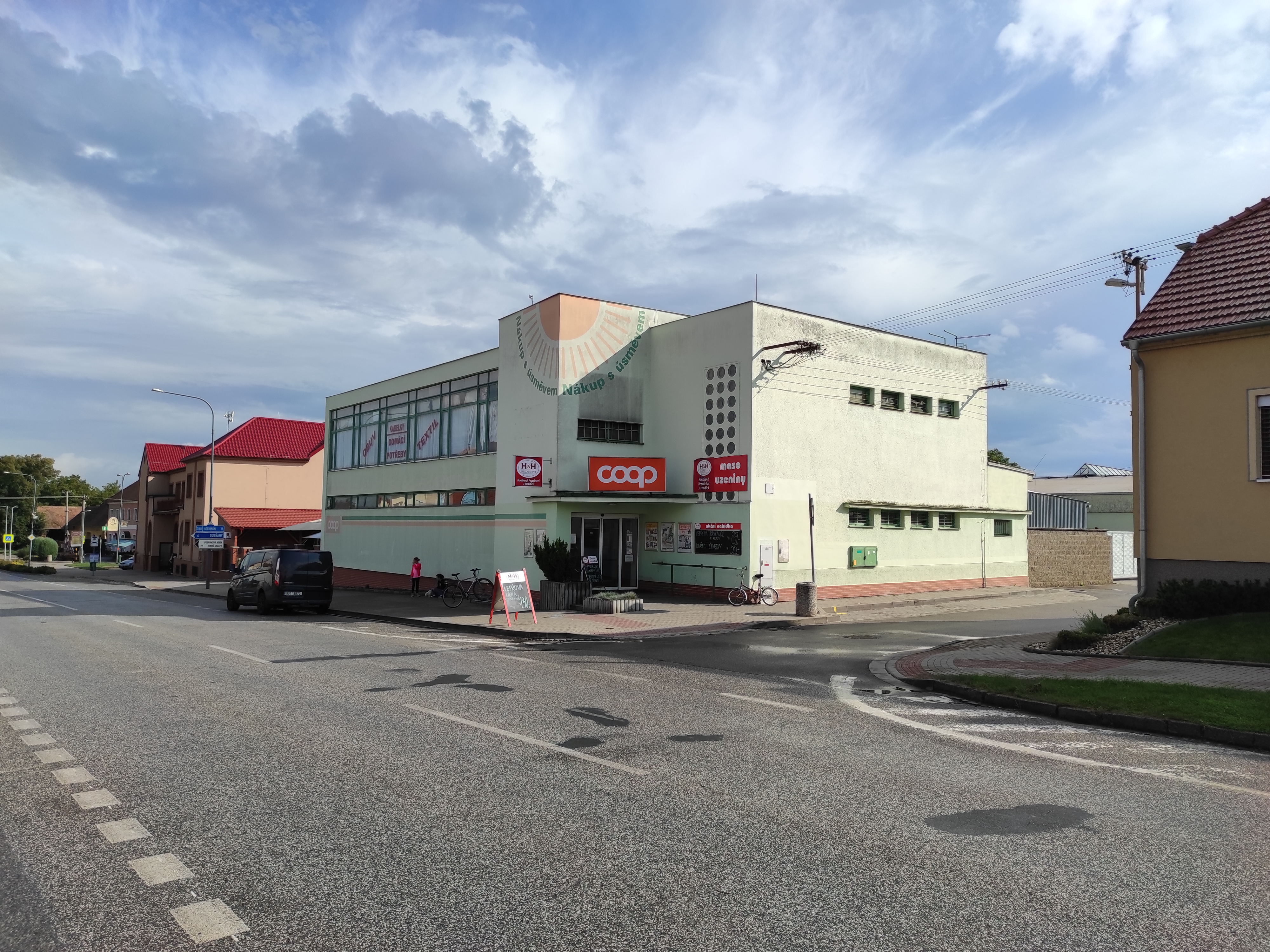 Jednota, spotřební družstvo v Hodoníně - COOP foto 2