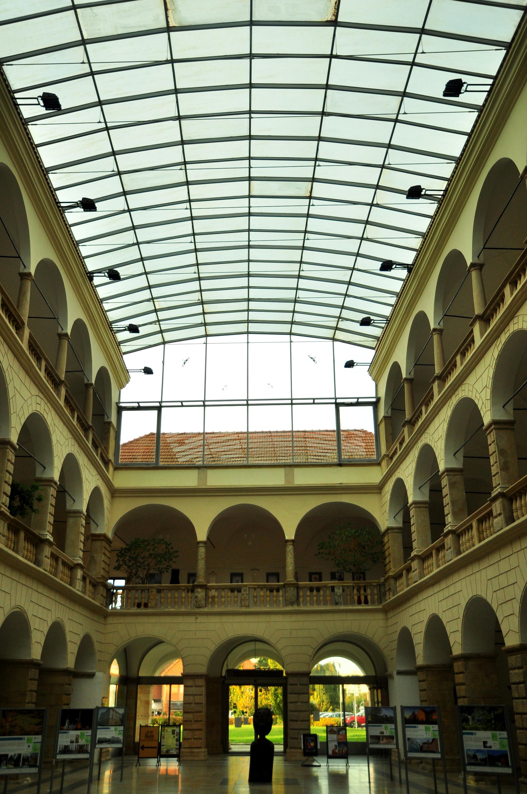 Hranice - městský úřad foto 6