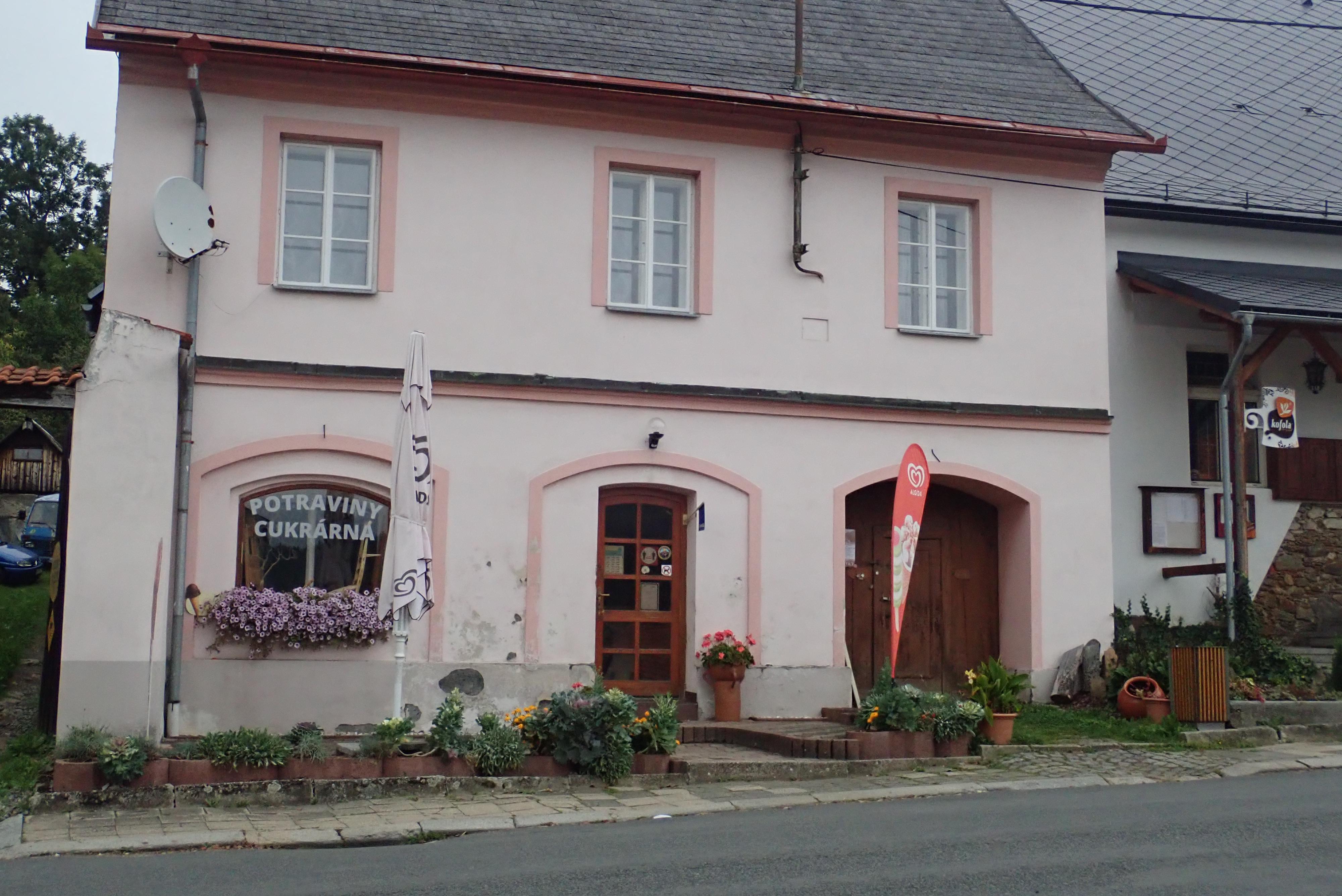 Potraviny - cukrárna Velhartice 10