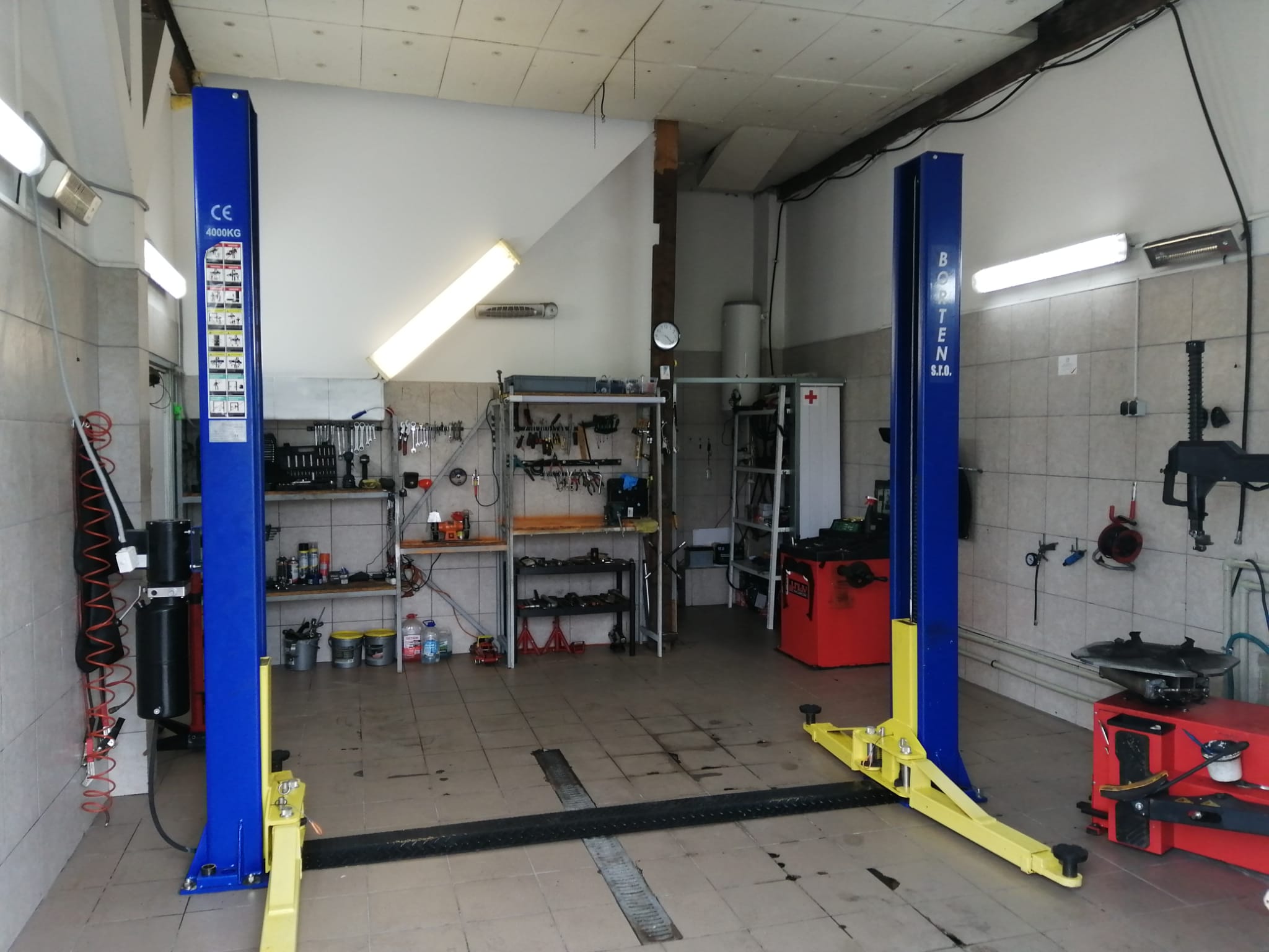 AUTOSERVIS DOLNÍ CHABRY foto 2