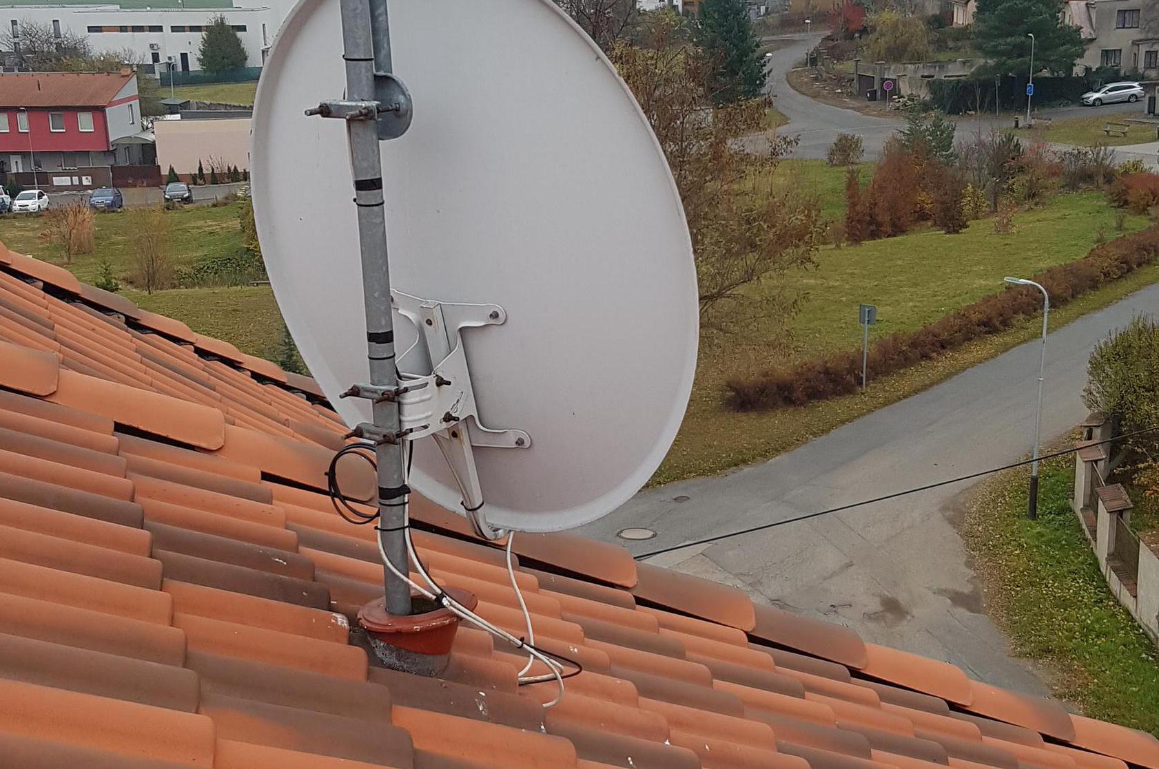 Montáže a opravy satelitů - Anton Pjatelin