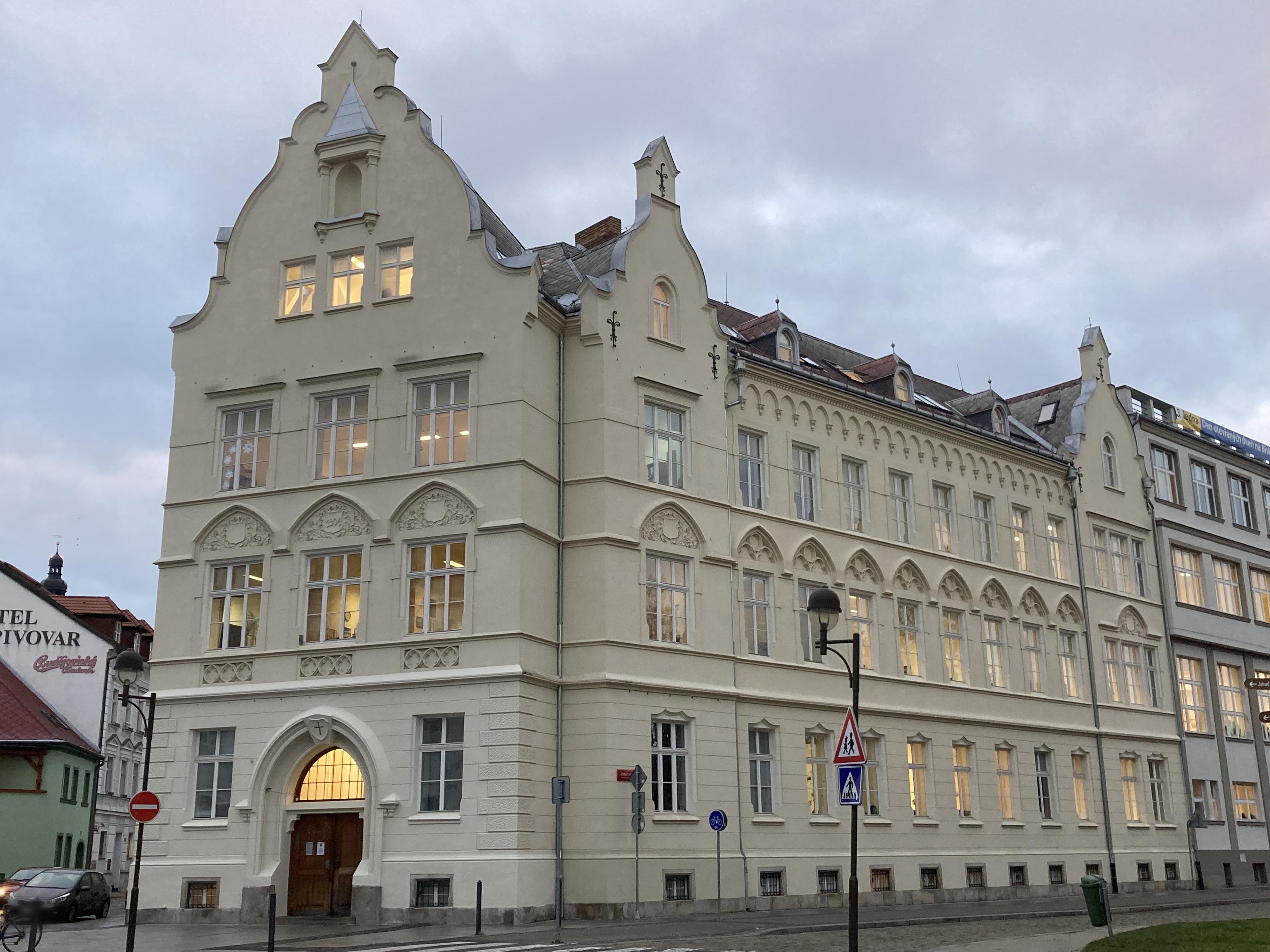 Biskupské gymnázium J. N. Neumanna a Církevní základní škola foto 4