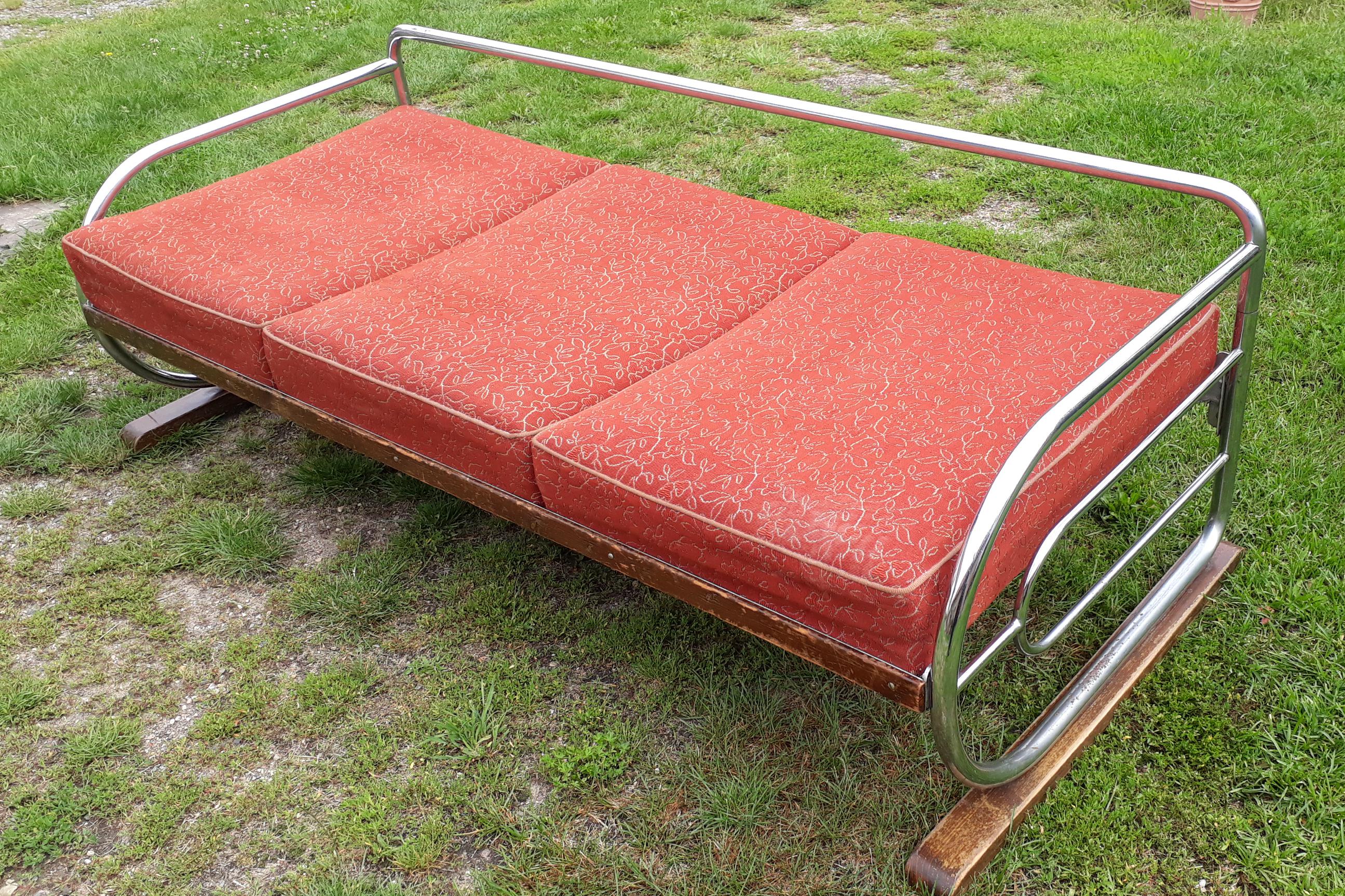 Výkup křesel Hugo Kouřil