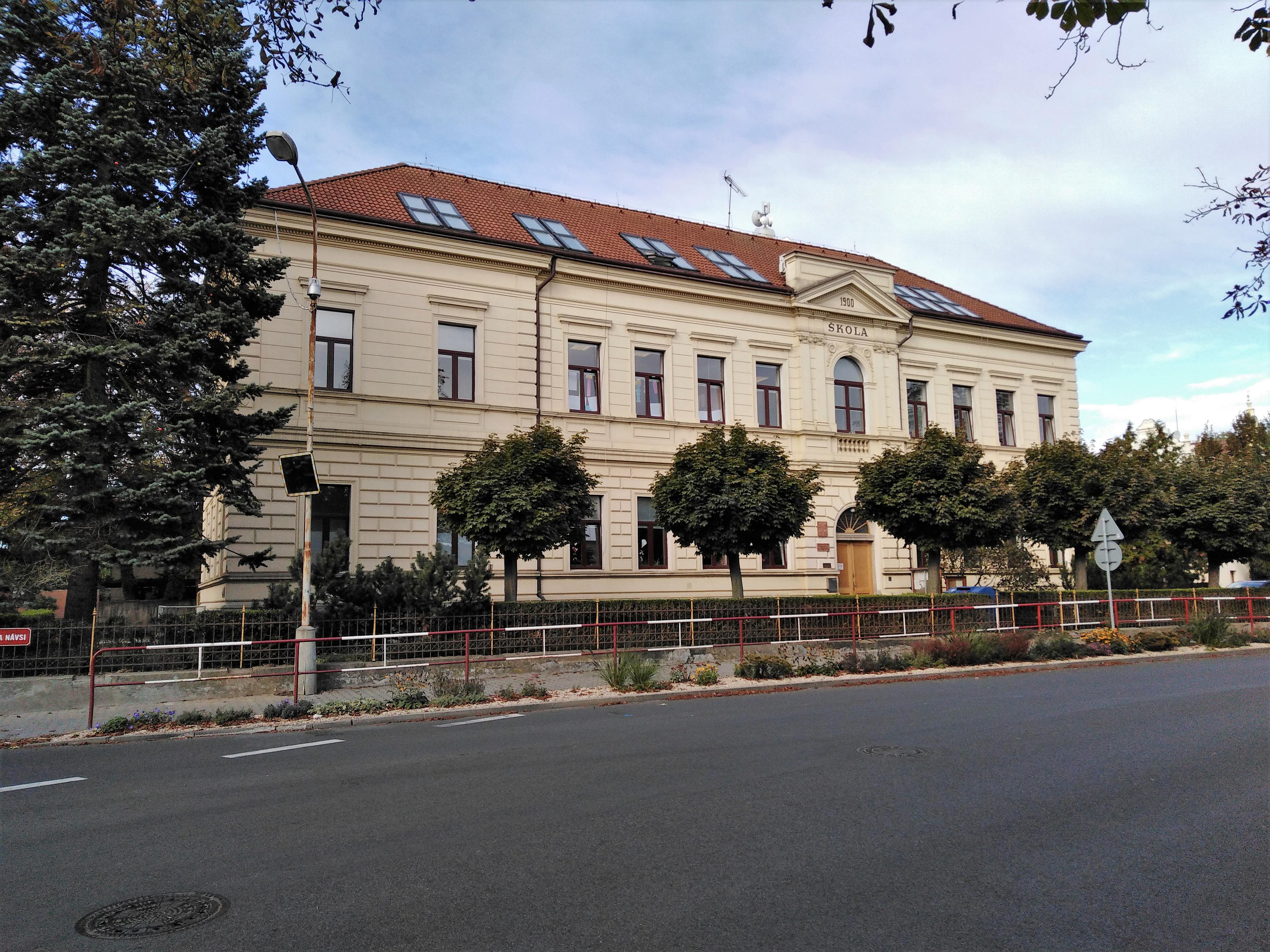 Základní škola a mateřská škola Čestlice foto 2