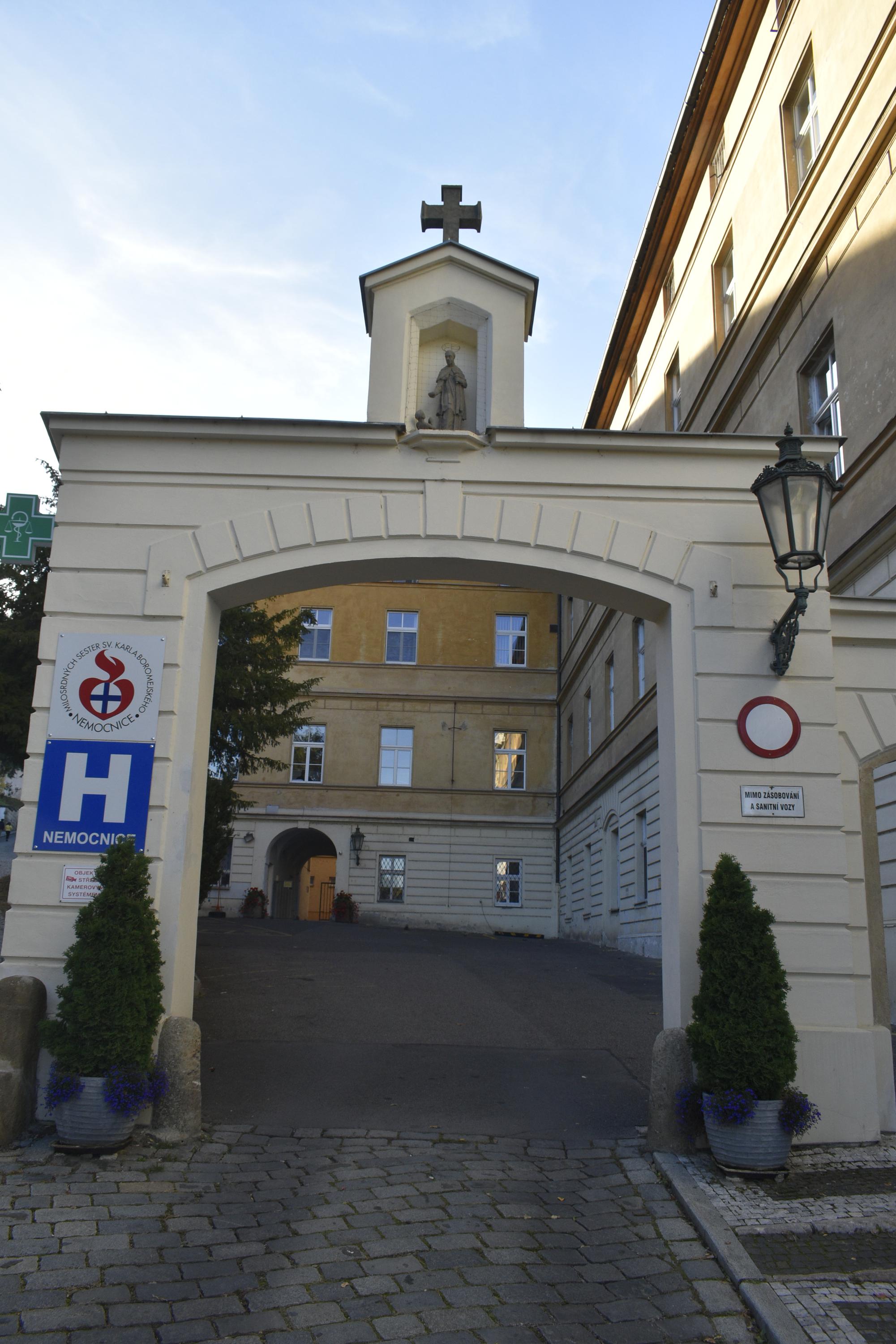 Lékárna Nemocnice Milosrdných sester sv. Karla Boromejského v Praze foto 2