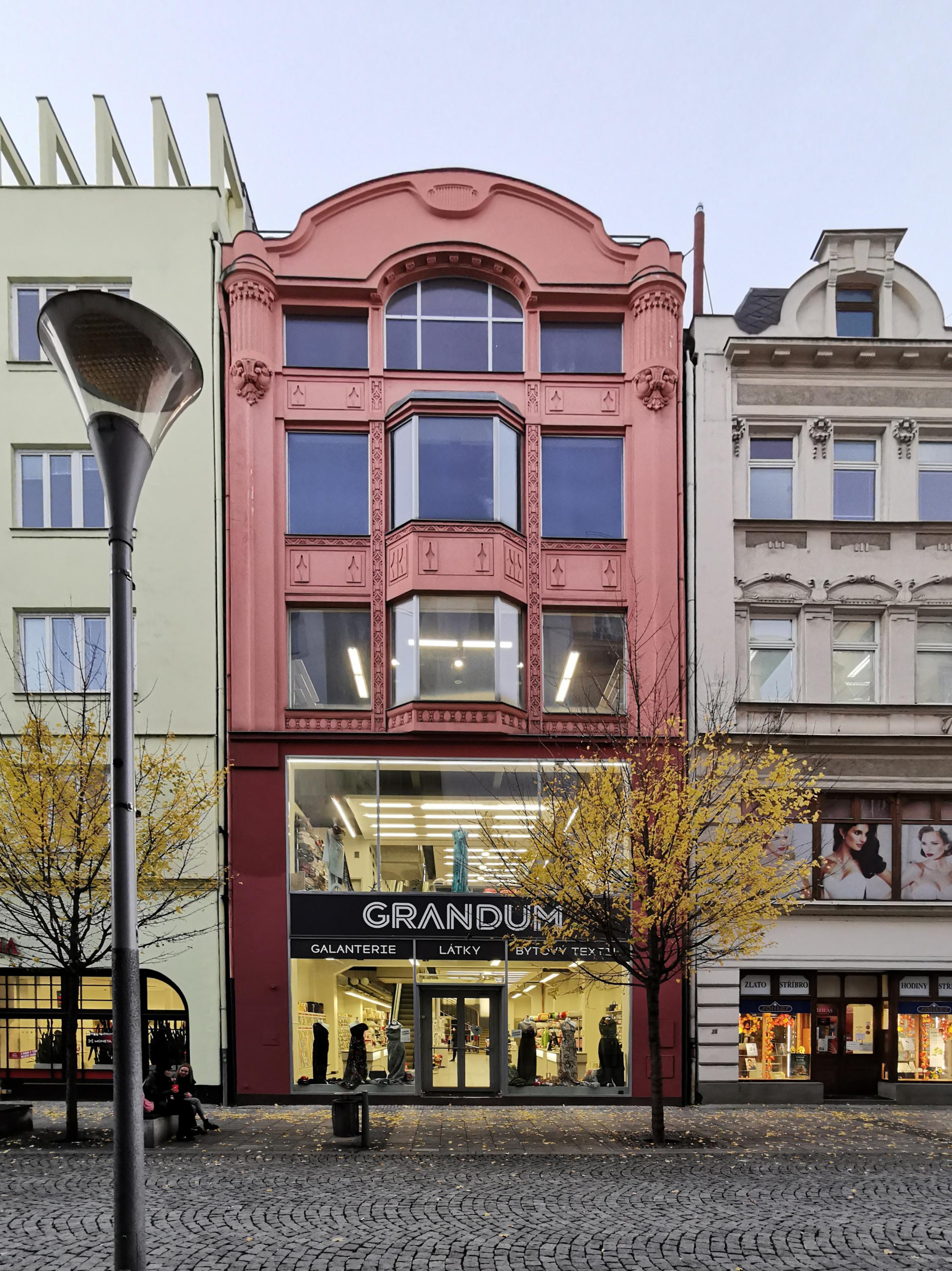 LÁTKY, BYTOVÝ TEXTIL A GALANTERIE GRANDUM foto 2