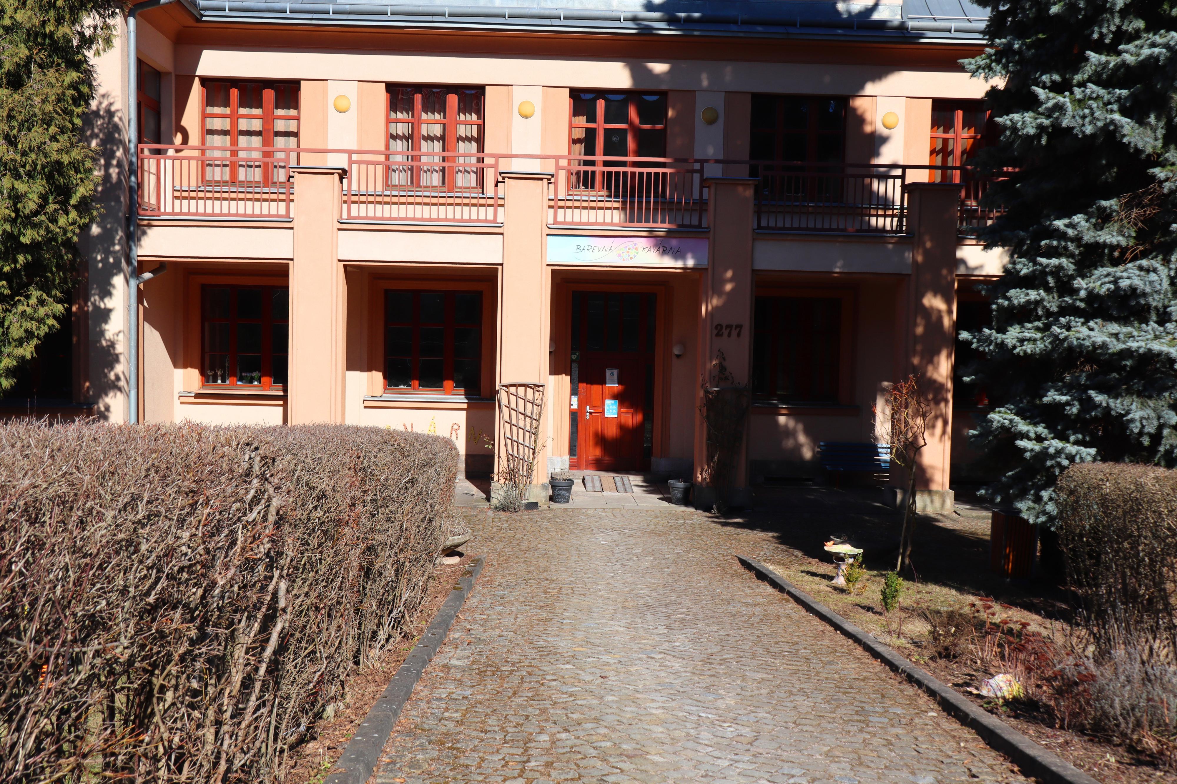 Barevná kavárna foto 3