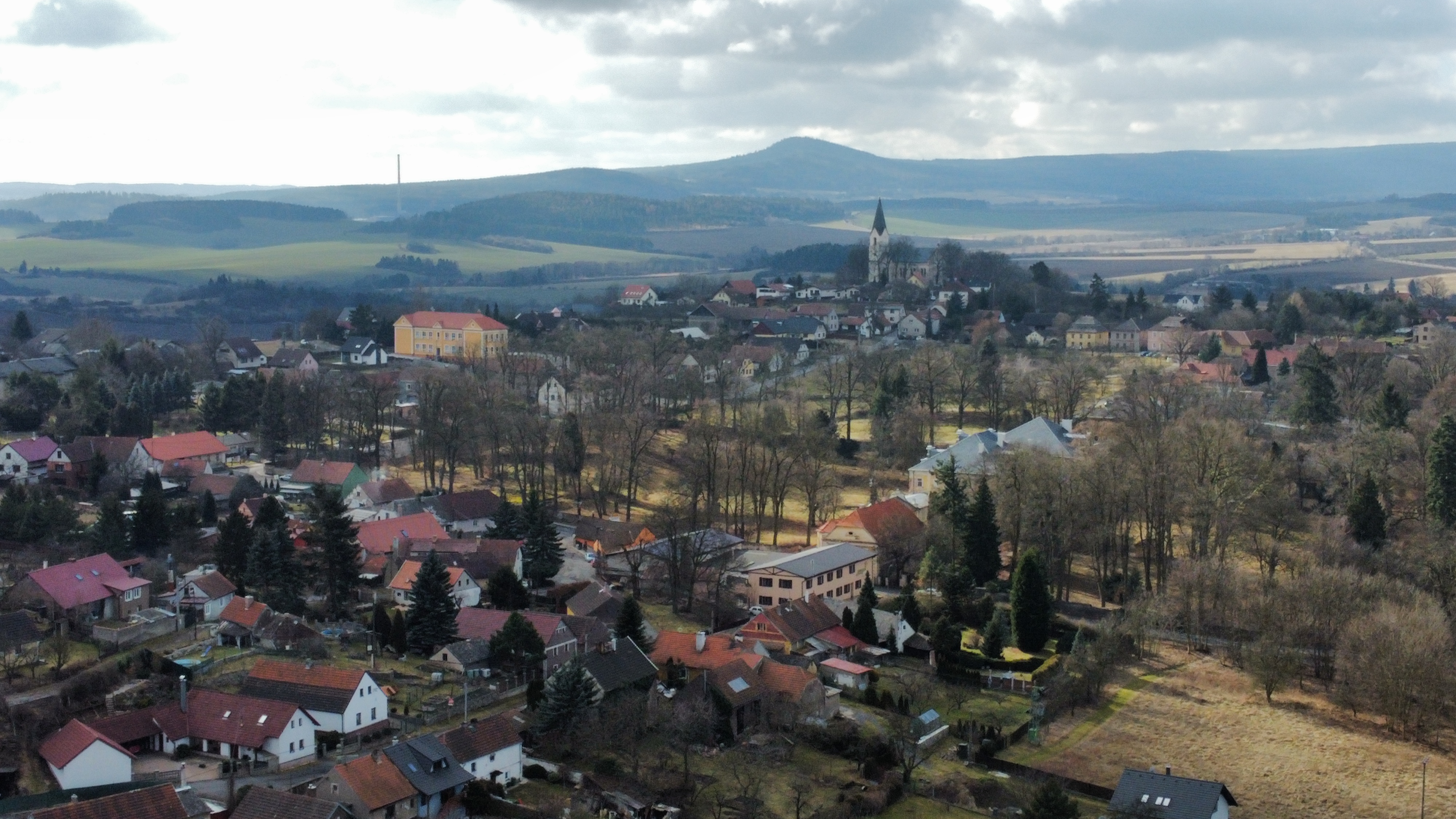 Hluboš - obecní úřad foto 2